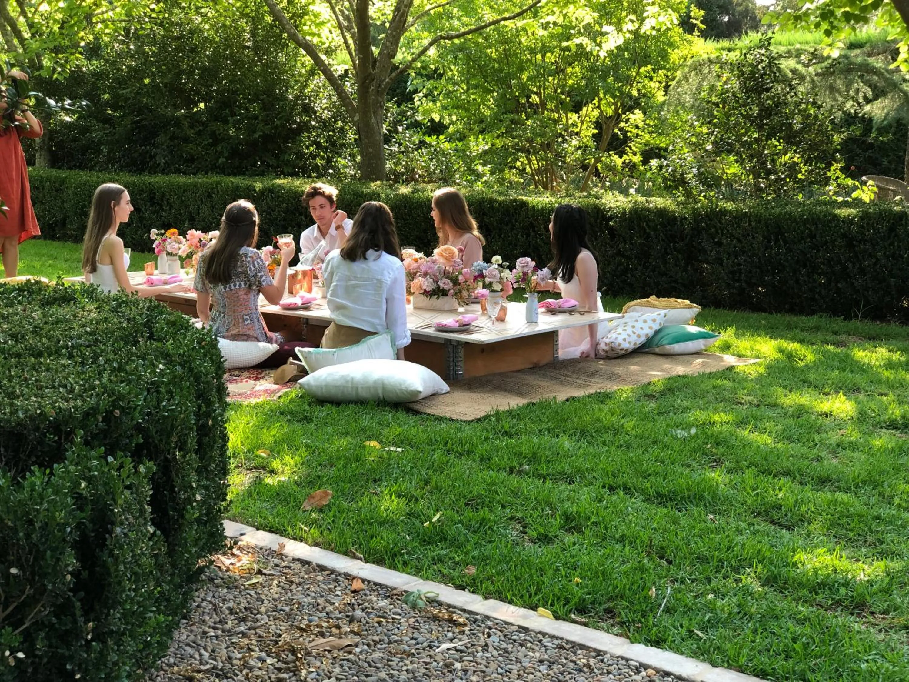 People in Chanticleer Gardens Barn cottage with a Pool