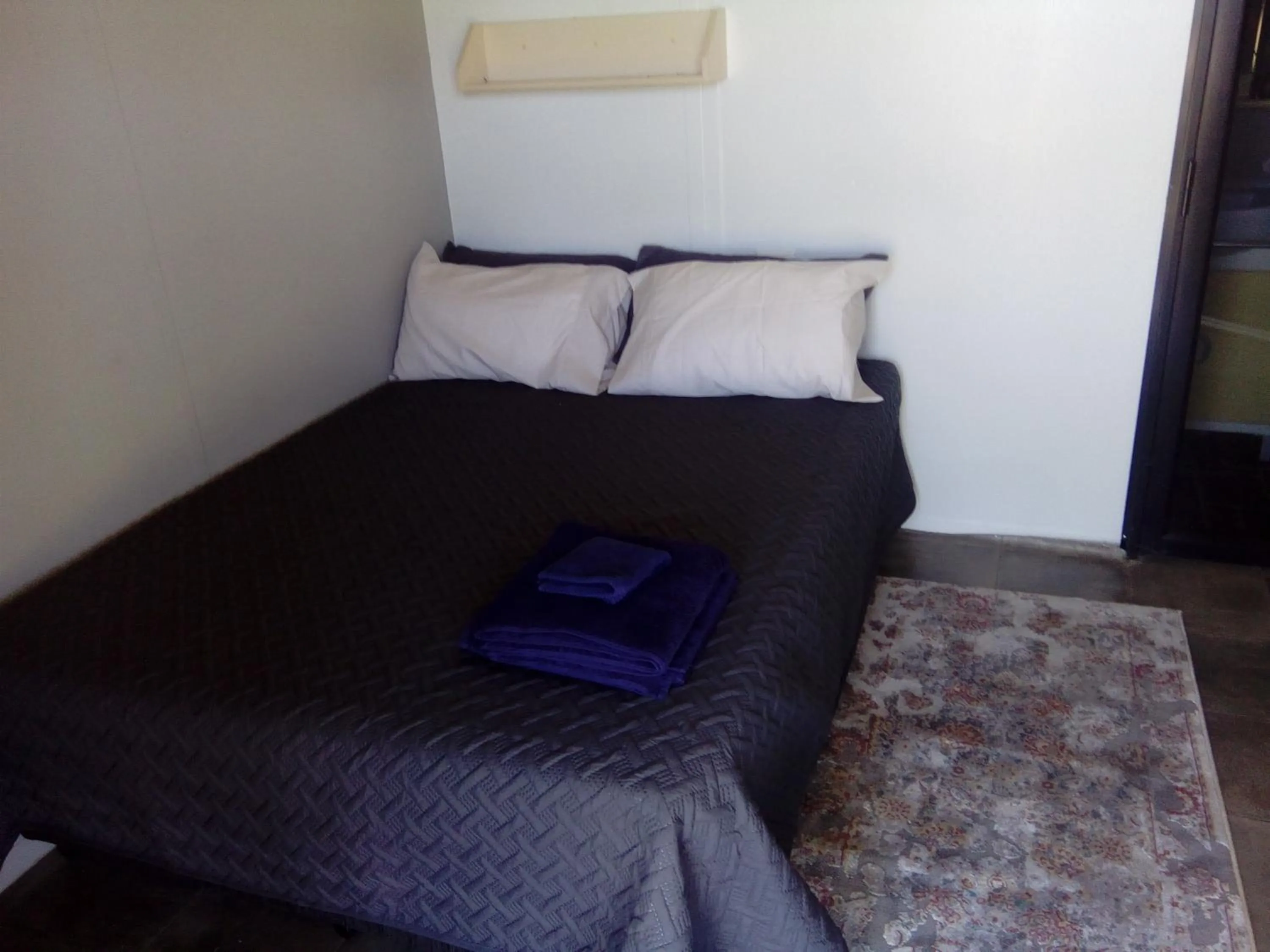Bed in Wondai Accommodation Units And Villas
