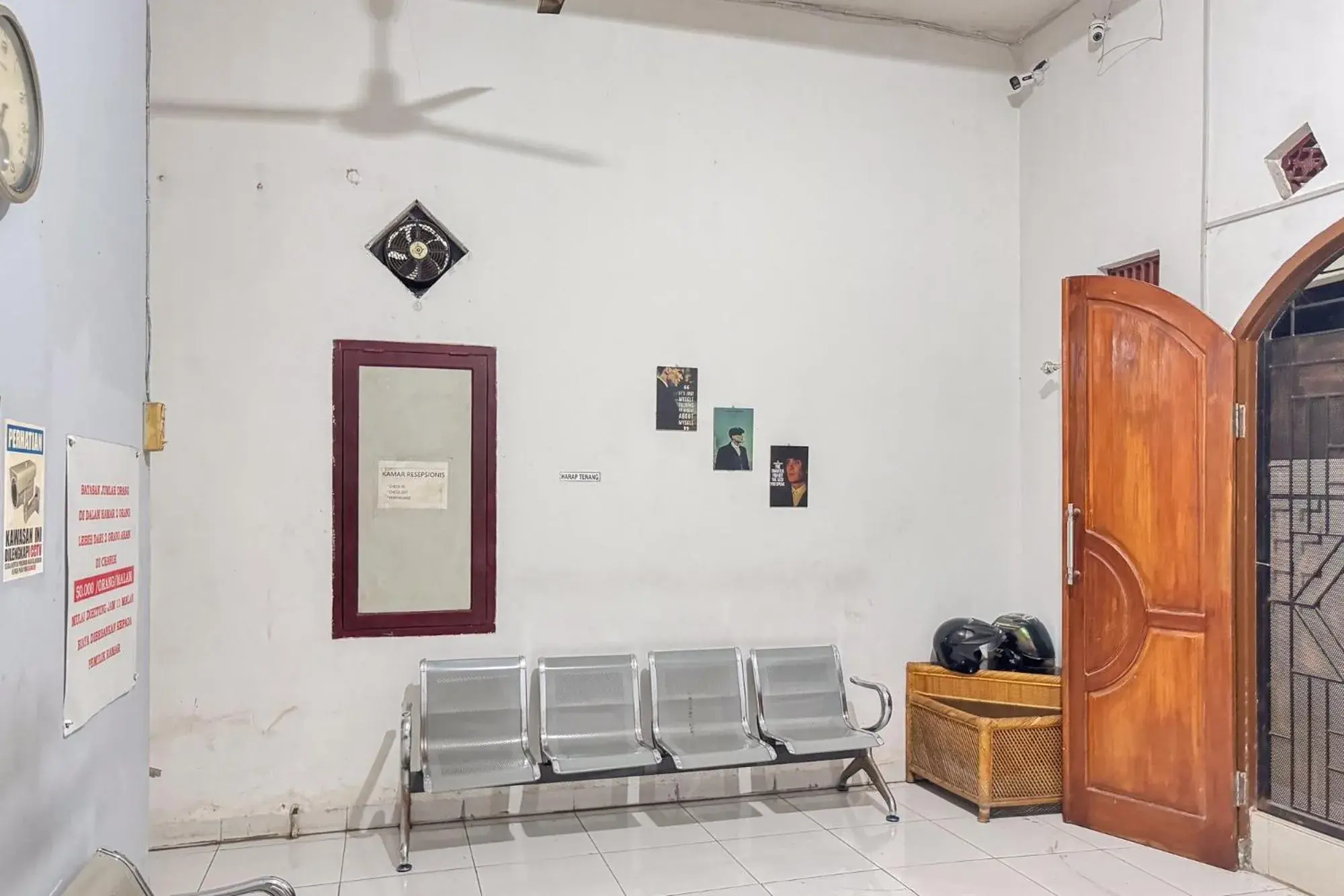 Seating area in Wisma Hiro Pertiwi Seating area in Wisma Hiro Pertiwi