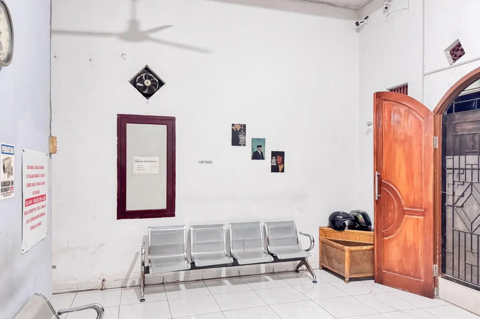 Seating area in Wisma Hiro Pertiwi Seating area in Wisma Hiro Pertiwi