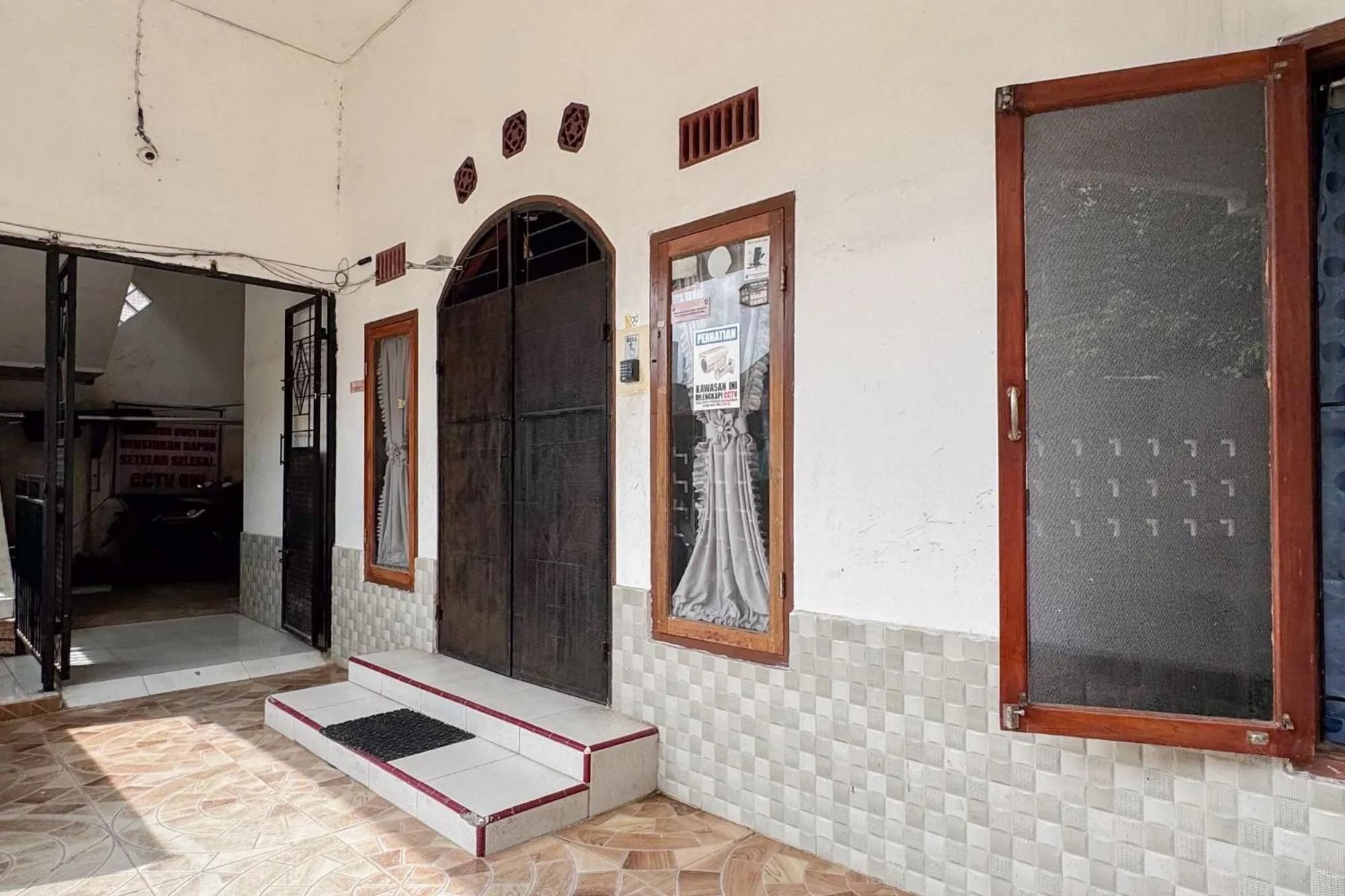 Facade/entrance in Wisma Hiro Pertiwi