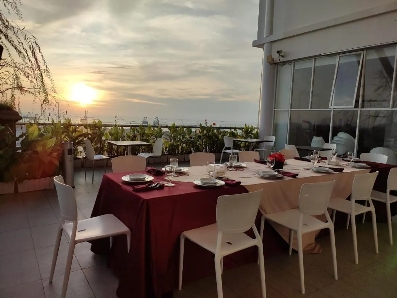 Swimming pool in Karebosi Premier Makassar