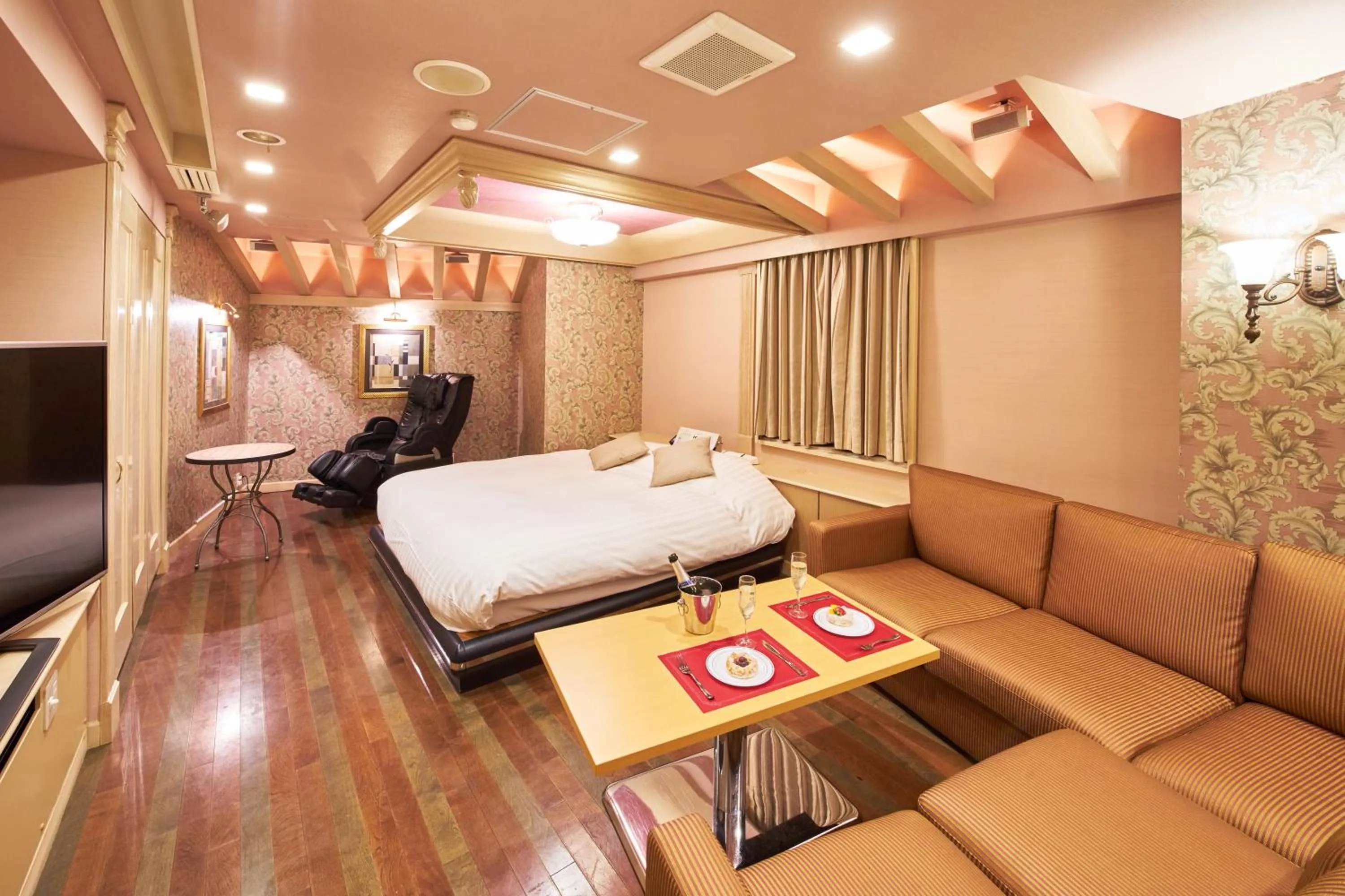 Photo of the whole room, Bed in Hotel AQUA Blue Yokosuka (Adult Only)