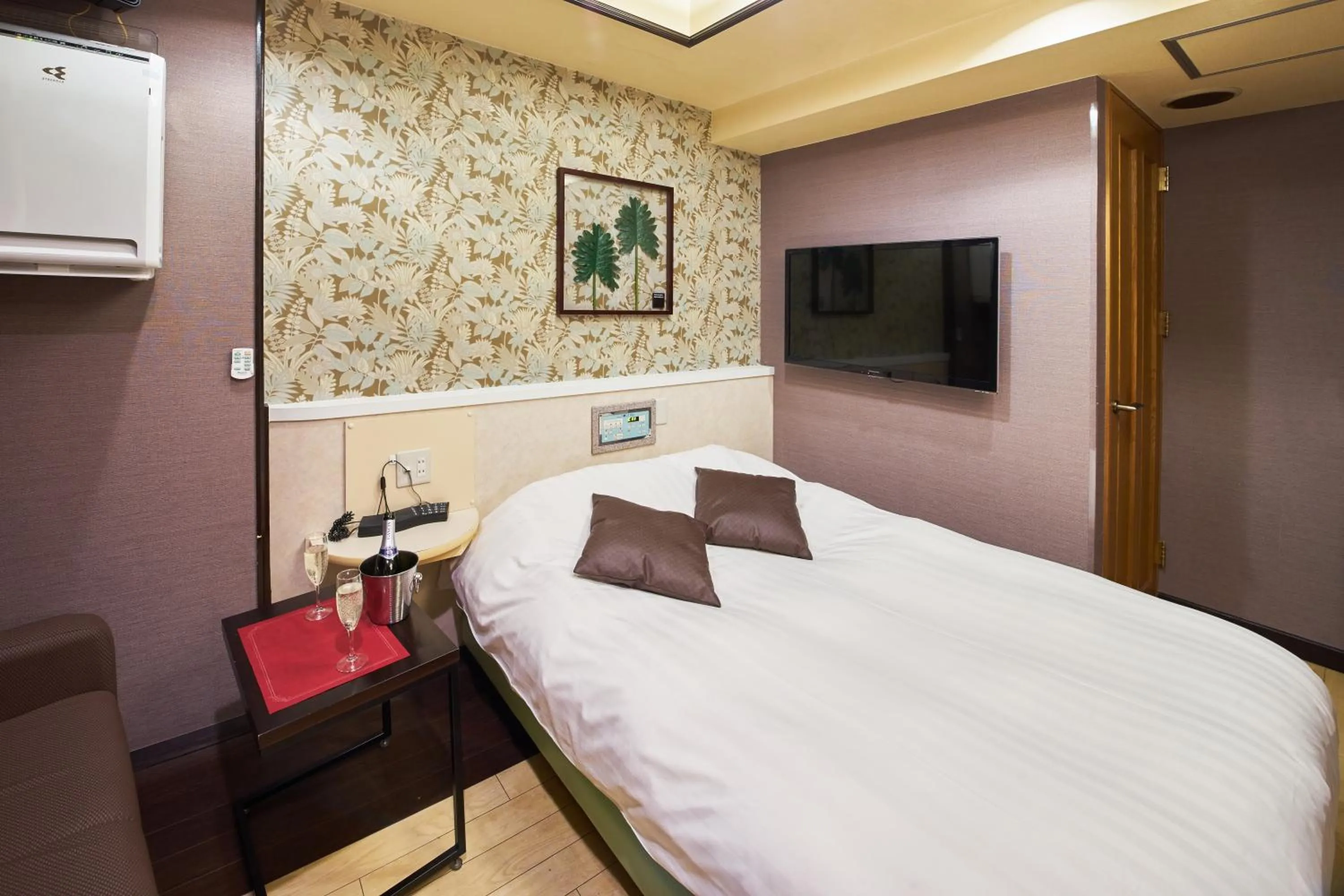 Photo of the whole room, Bed in Hotel AQUA Blue Yokosuka (Adult Only)