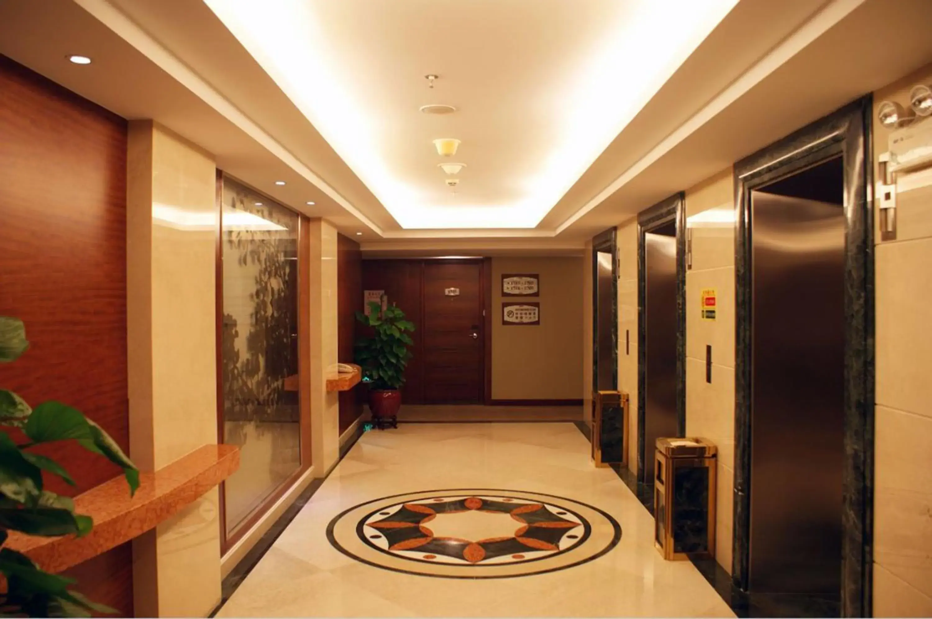 Lobby or reception in Holiday Inn Shenzhen Donghua by IHG Lobby or reception in Holiday Inn Shenzhen Donghua by IHG