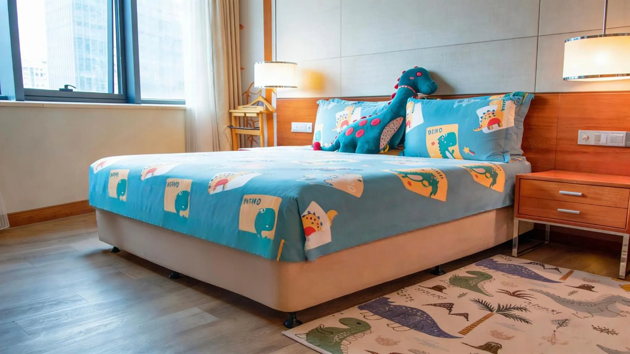 Photo of the whole room, Bed in Holiday Inn Shenzhen Donghua by IHG