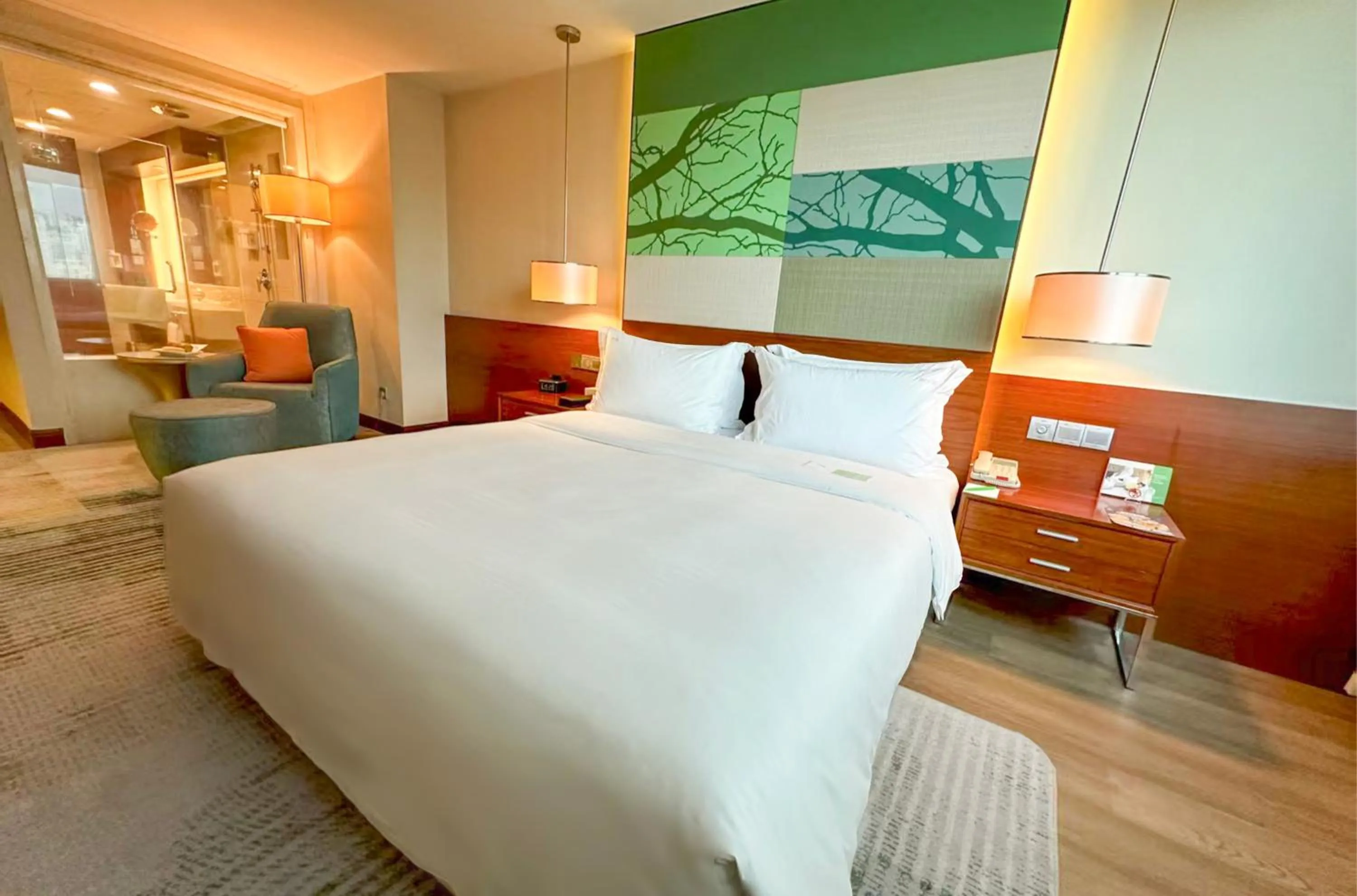 Bed in Holiday Inn Shenzhen Donghua by IHG