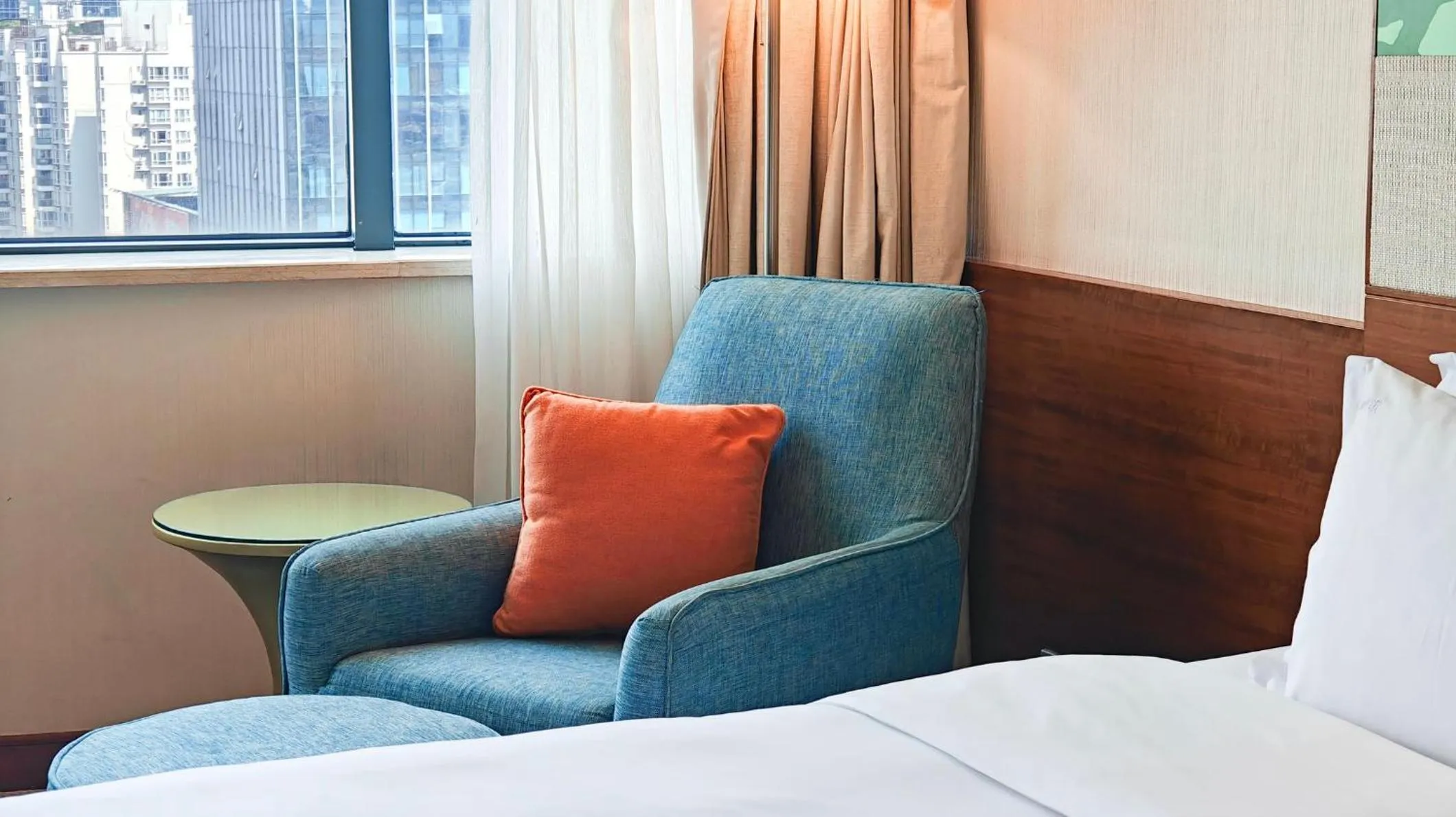 Photo of the whole room, Bed in Holiday Inn Shenzhen Donghua by IHG