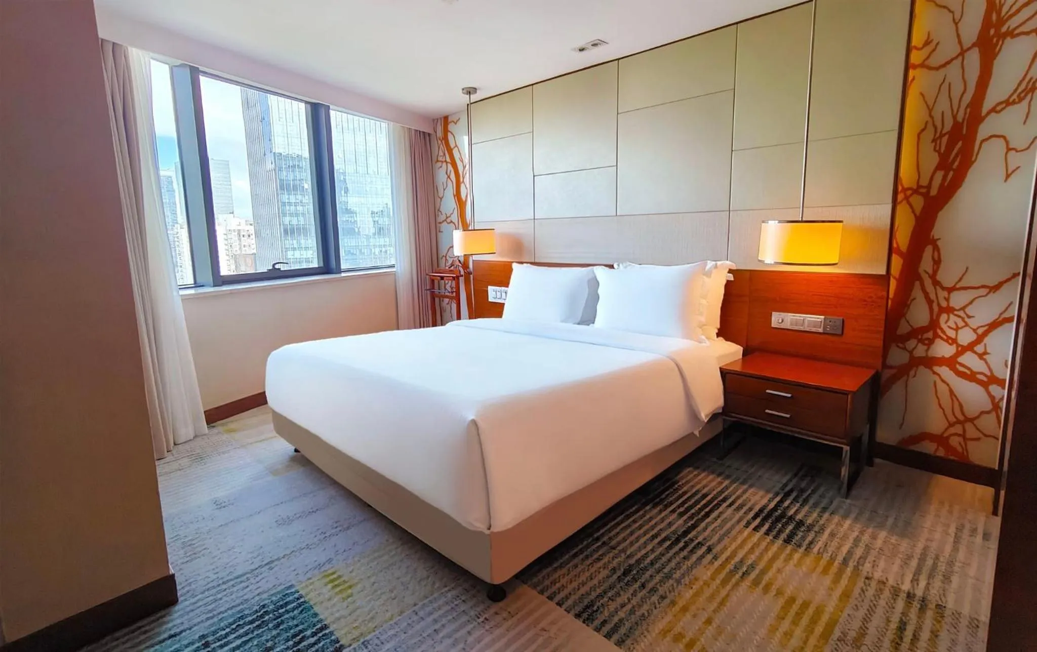 Photo of the whole room, Bed in Holiday Inn Shenzhen Donghua by IHG