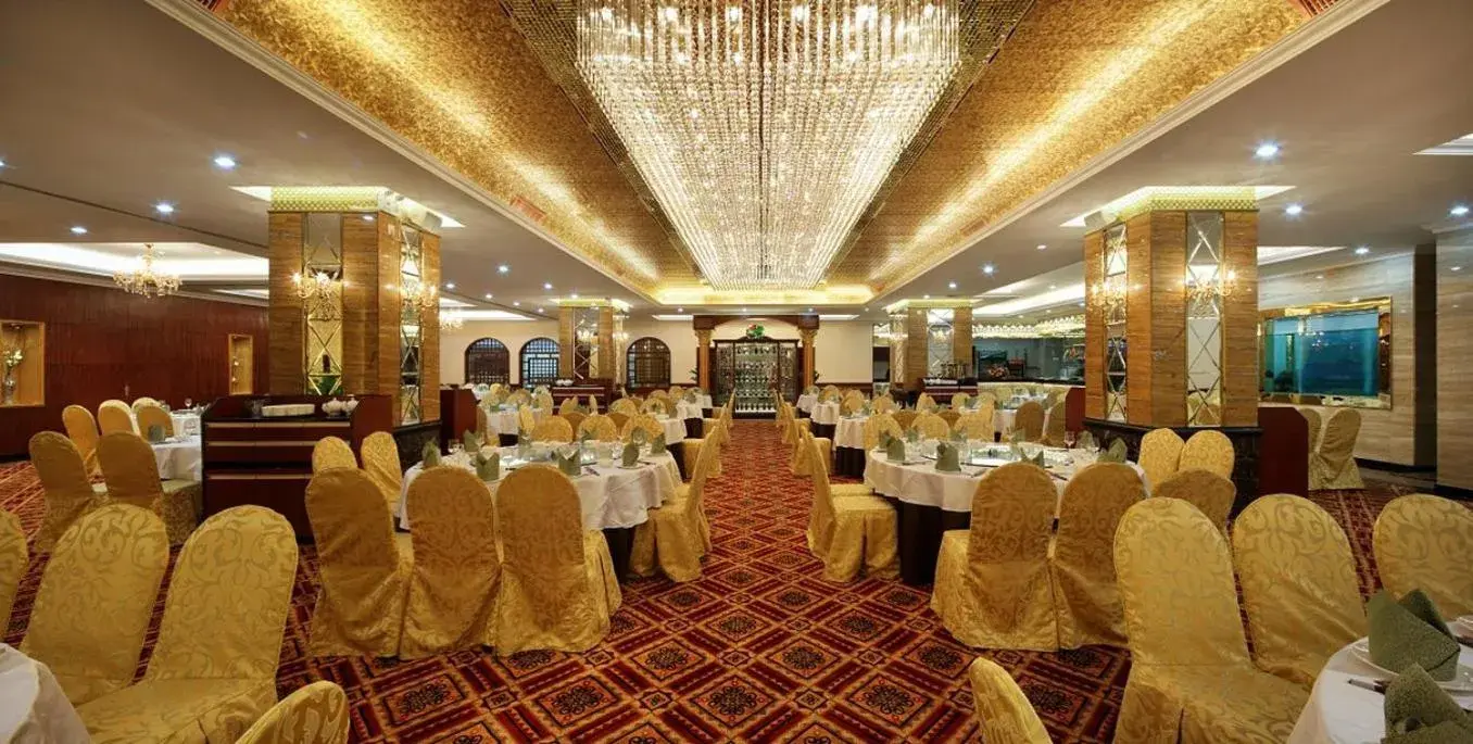 Restaurant/places to eat in Holiday Inn Shenzhen Donghua by IHG Restaurant/places to eat in Holiday Inn Shenzhen Donghua by IHG