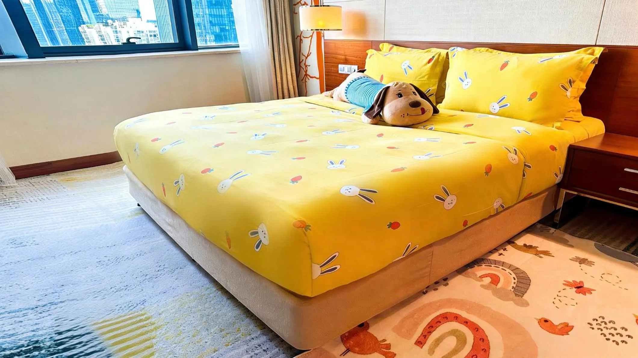 Photo of the whole room, Bed in Holiday Inn Shenzhen Donghua by IHG