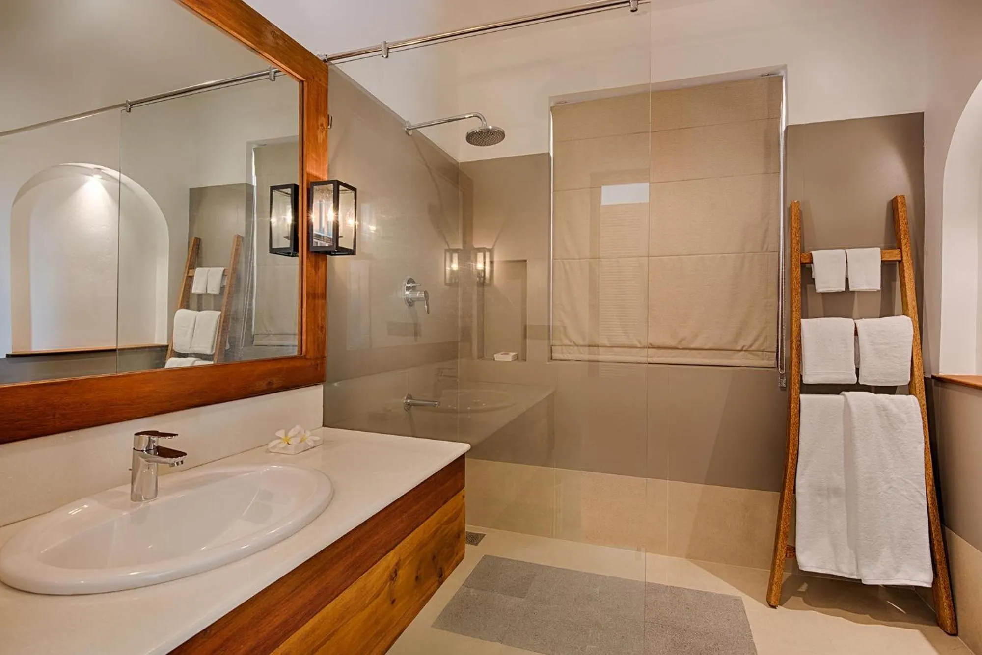 Bathroom in Jetwing Villa 700