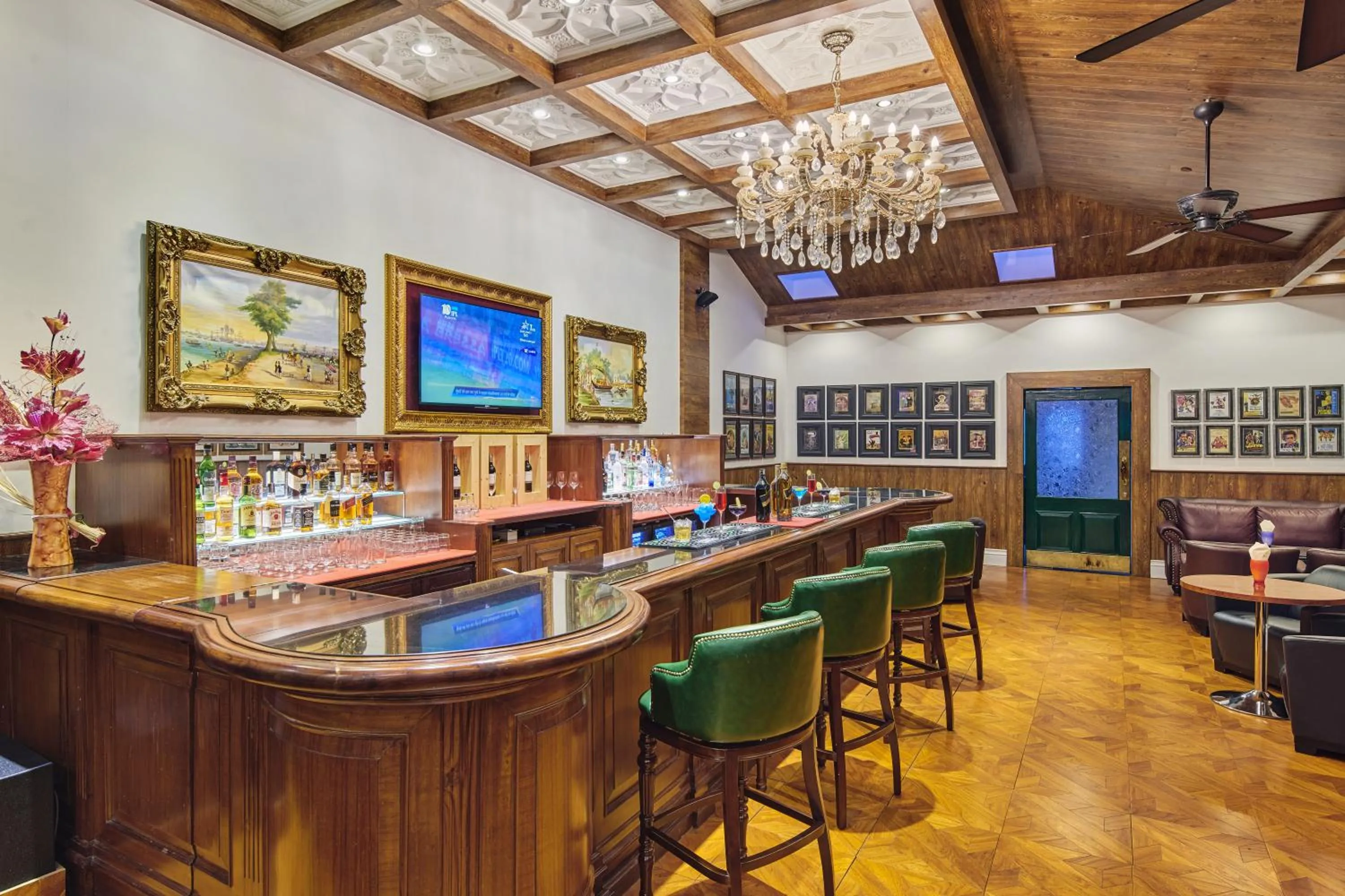 Lounge or bar in MAYFAIR Himalayan Spa Resort