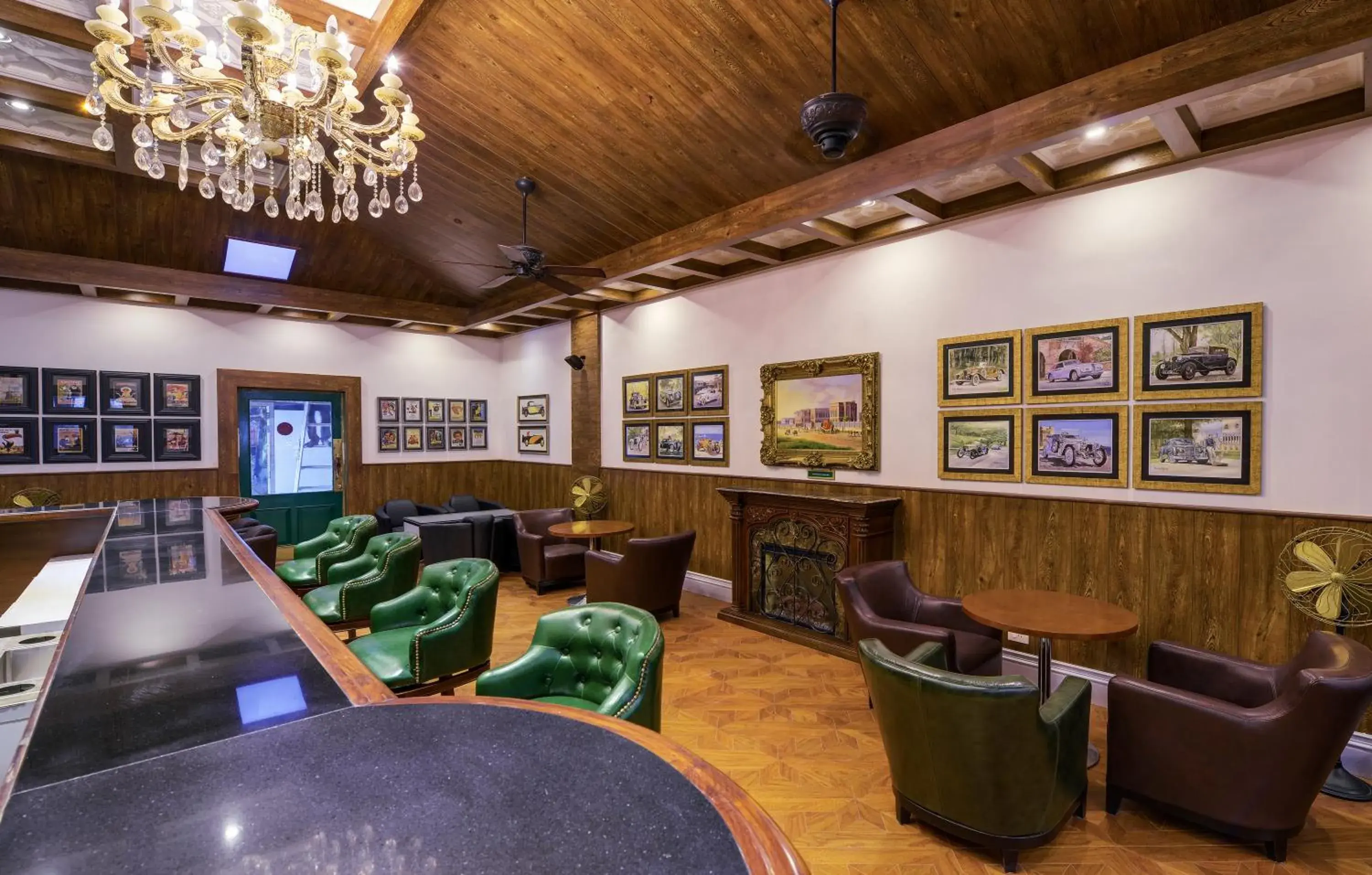 Lounge or bar in MAYFAIR Himalayan Spa Resort Lounge or bar in MAYFAIR Himalayan Spa Resort