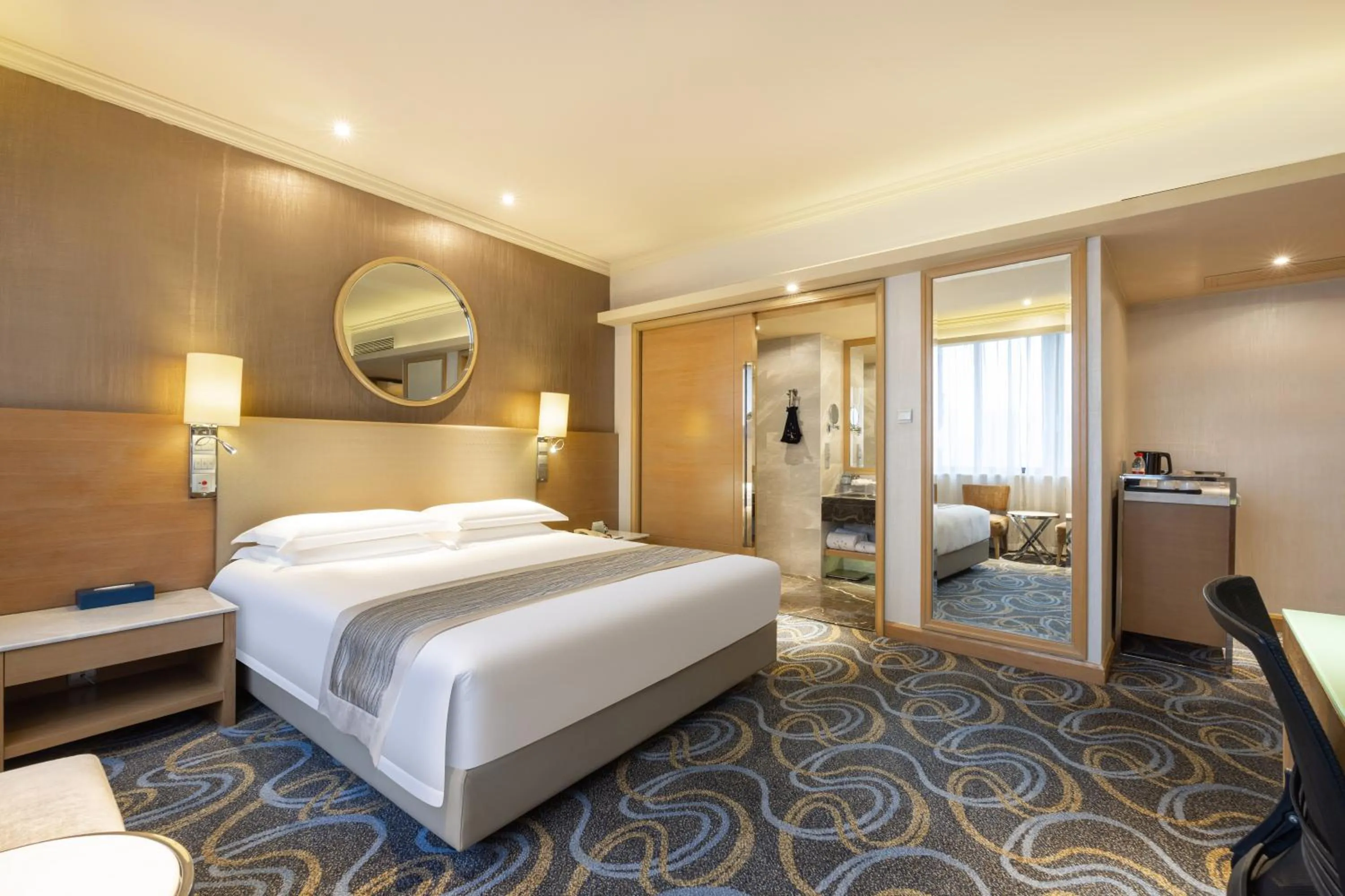 Photo of the whole room, Bed in Ocean Hotel Guangzhou - Tao Jin station