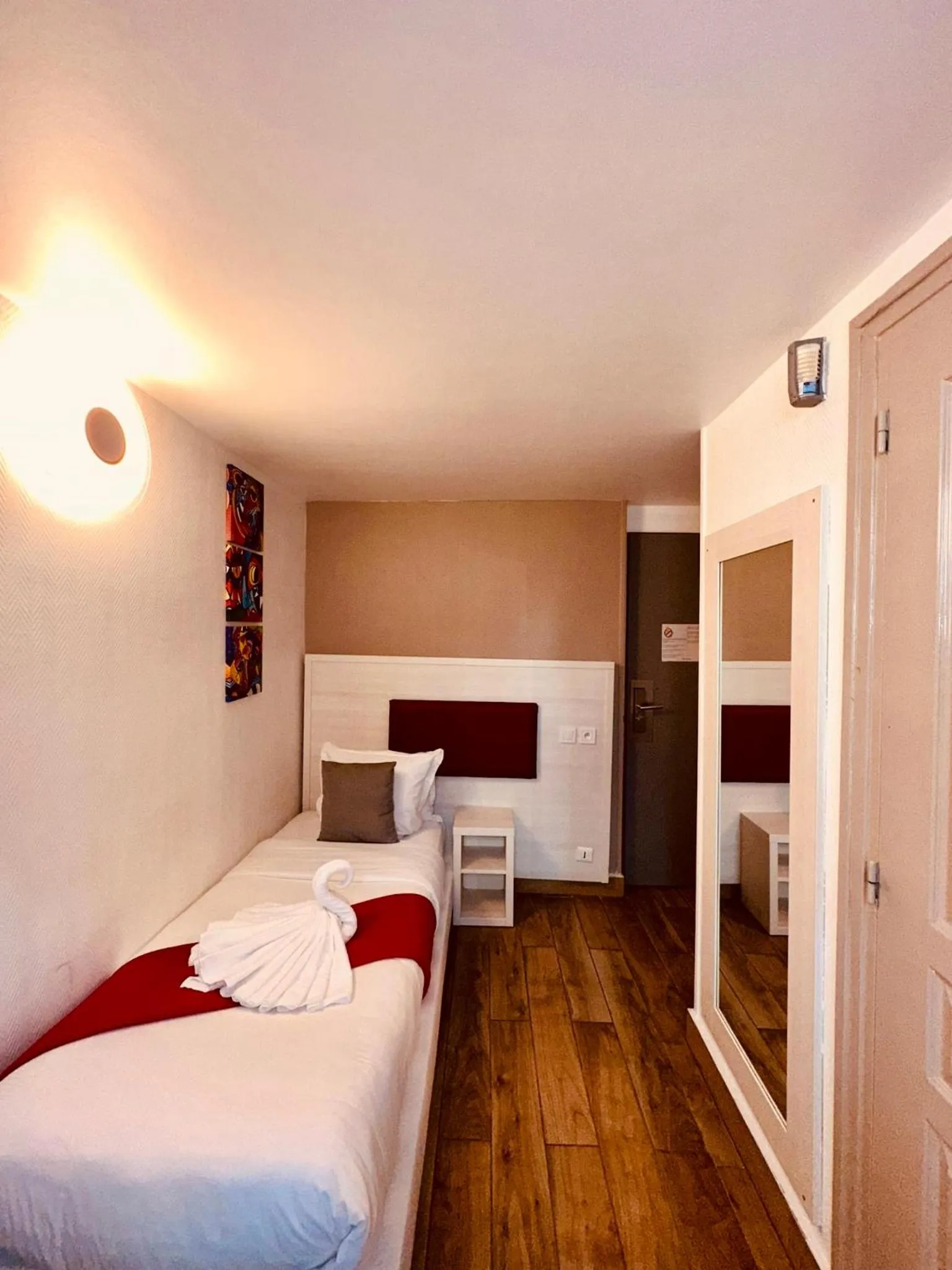 Bed in Pavillon Opéra Lafayette