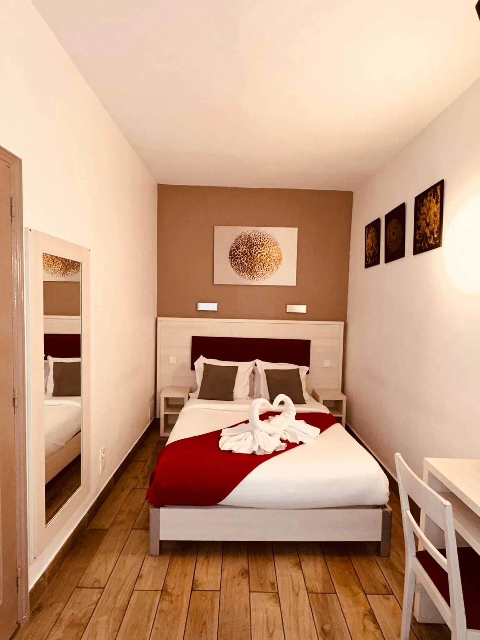 Photo of the whole room, Bed in Pavillon Opéra Lafayette