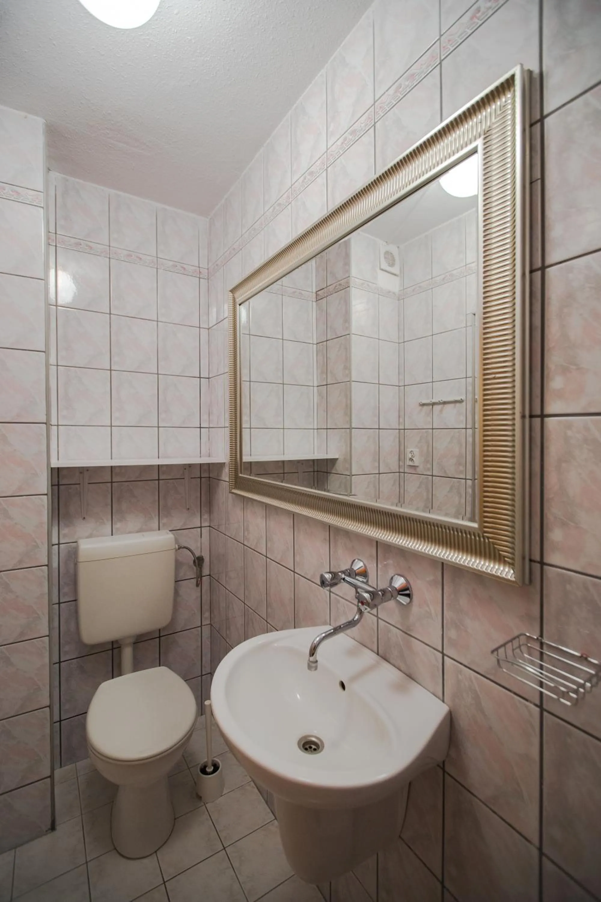 Bathroom in Dom Wczasowy KORMORAN Niechorze - 300m od plaży