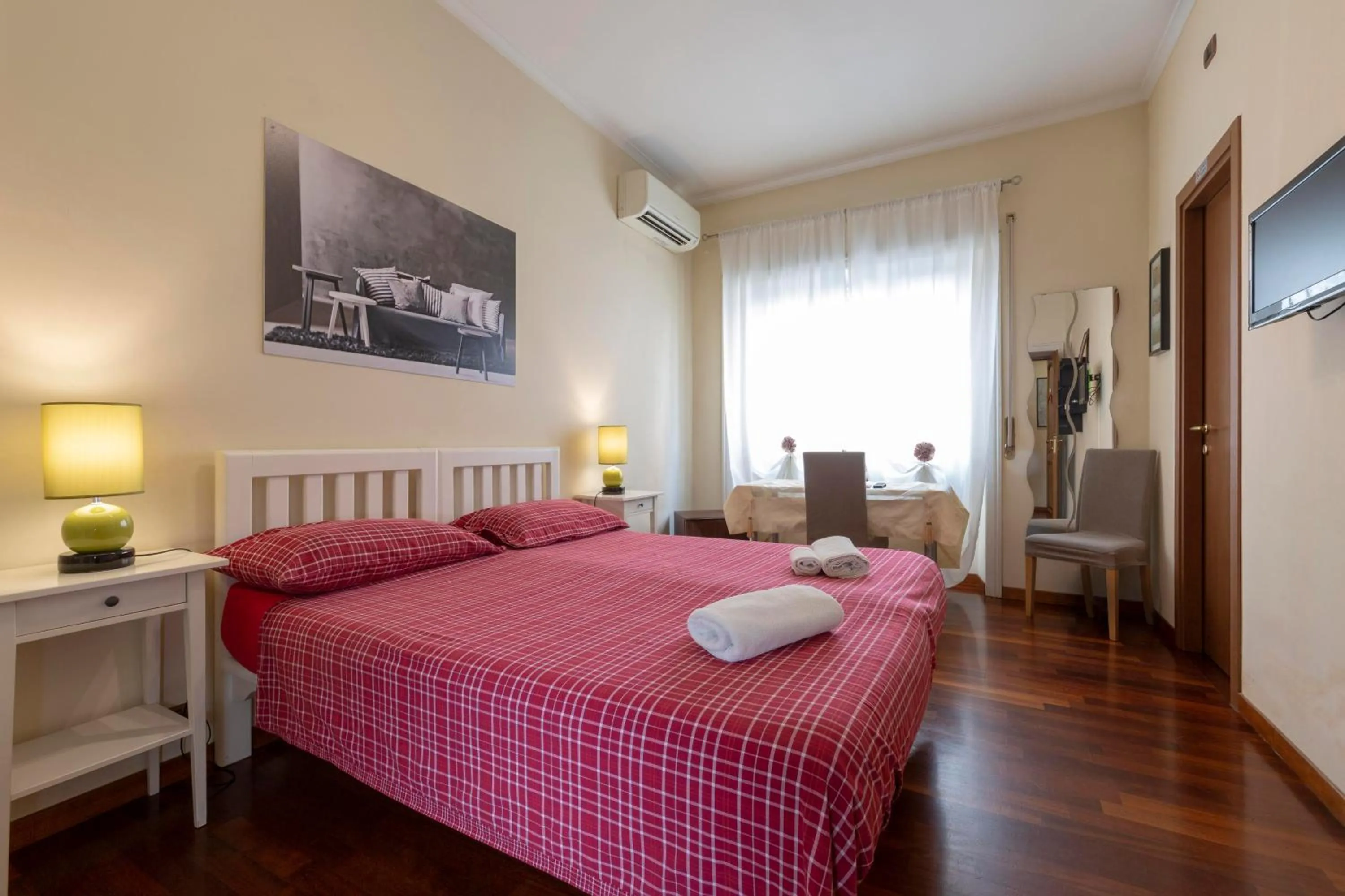 Photo of the whole room, Bed in AnnoDomini