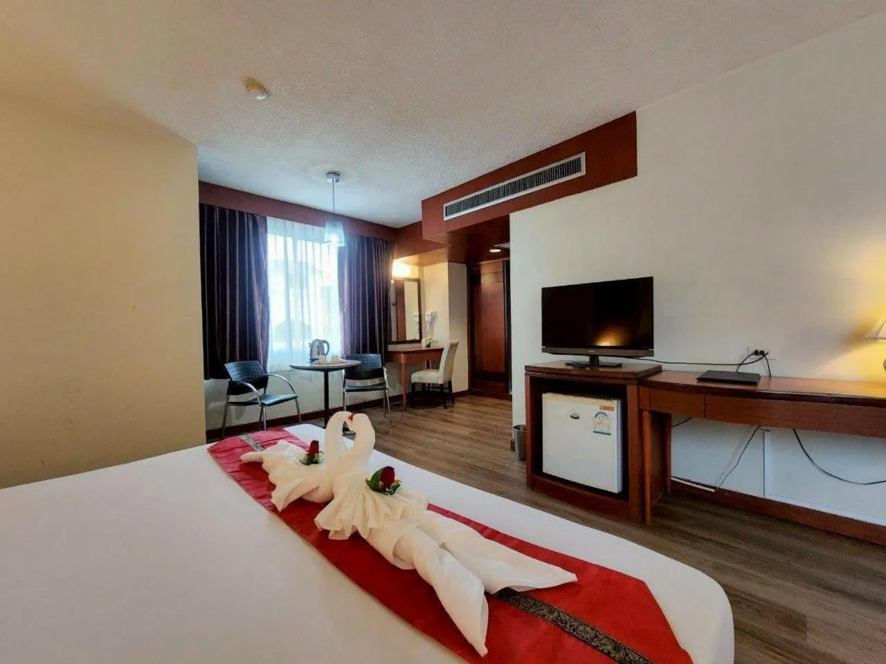 Bed in Hatyai Golden Crown Hotel