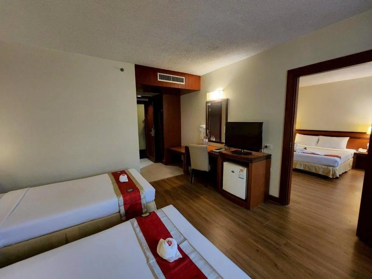 Bed in Hatyai Golden Crown Hotel