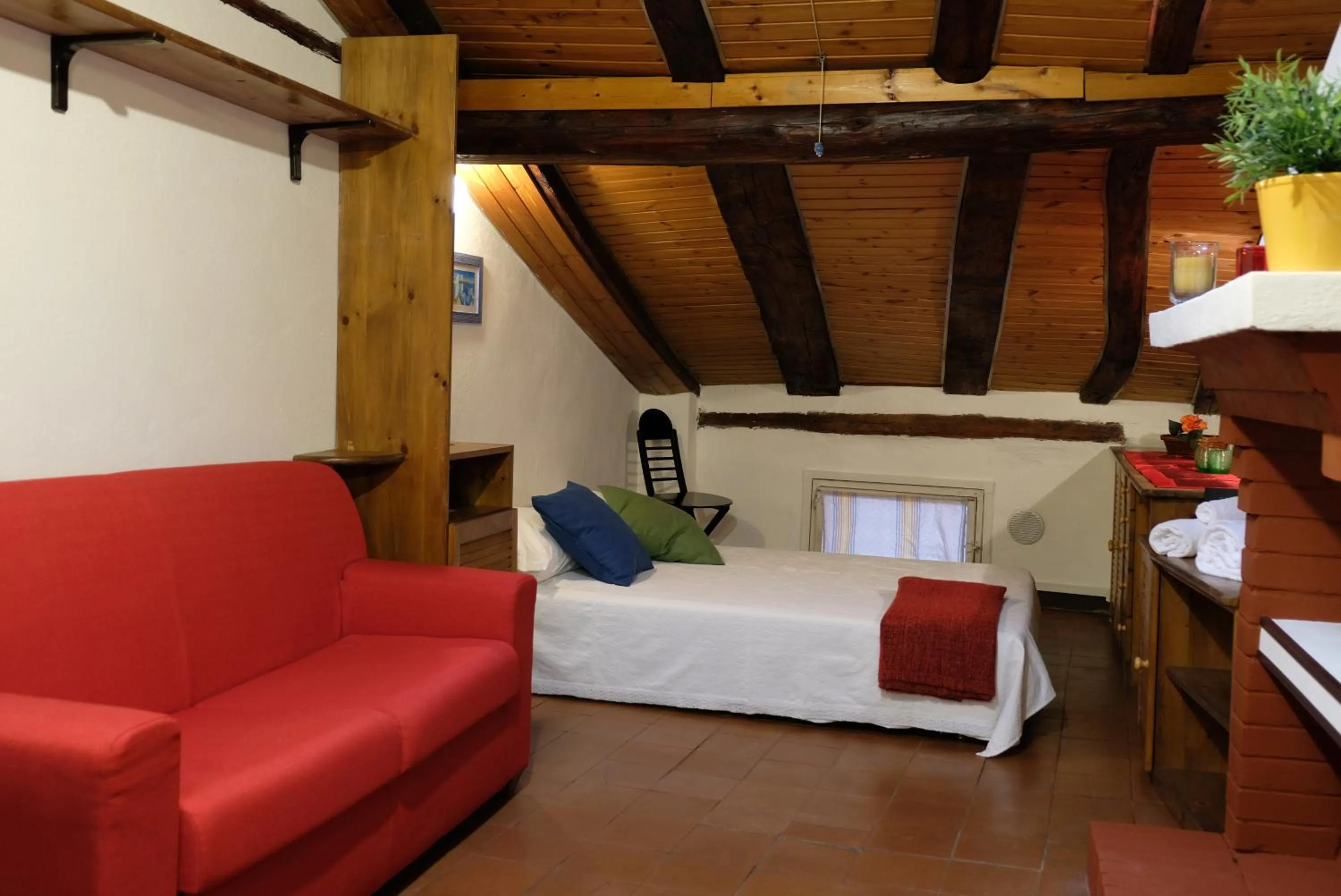 GuestHost - Castiglione Lovely Mansarda