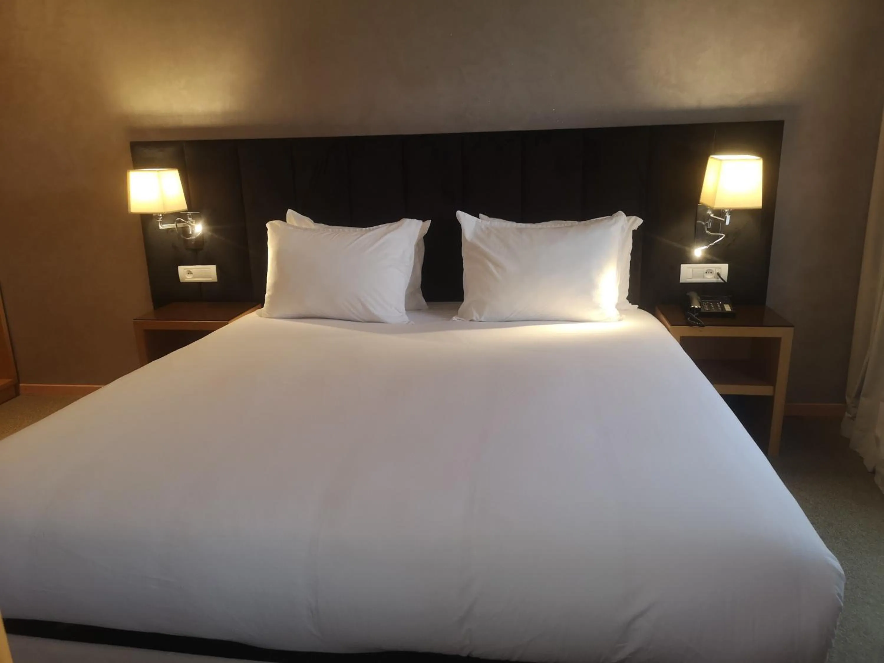 Bedroom, Bed in Annakhil Hotel