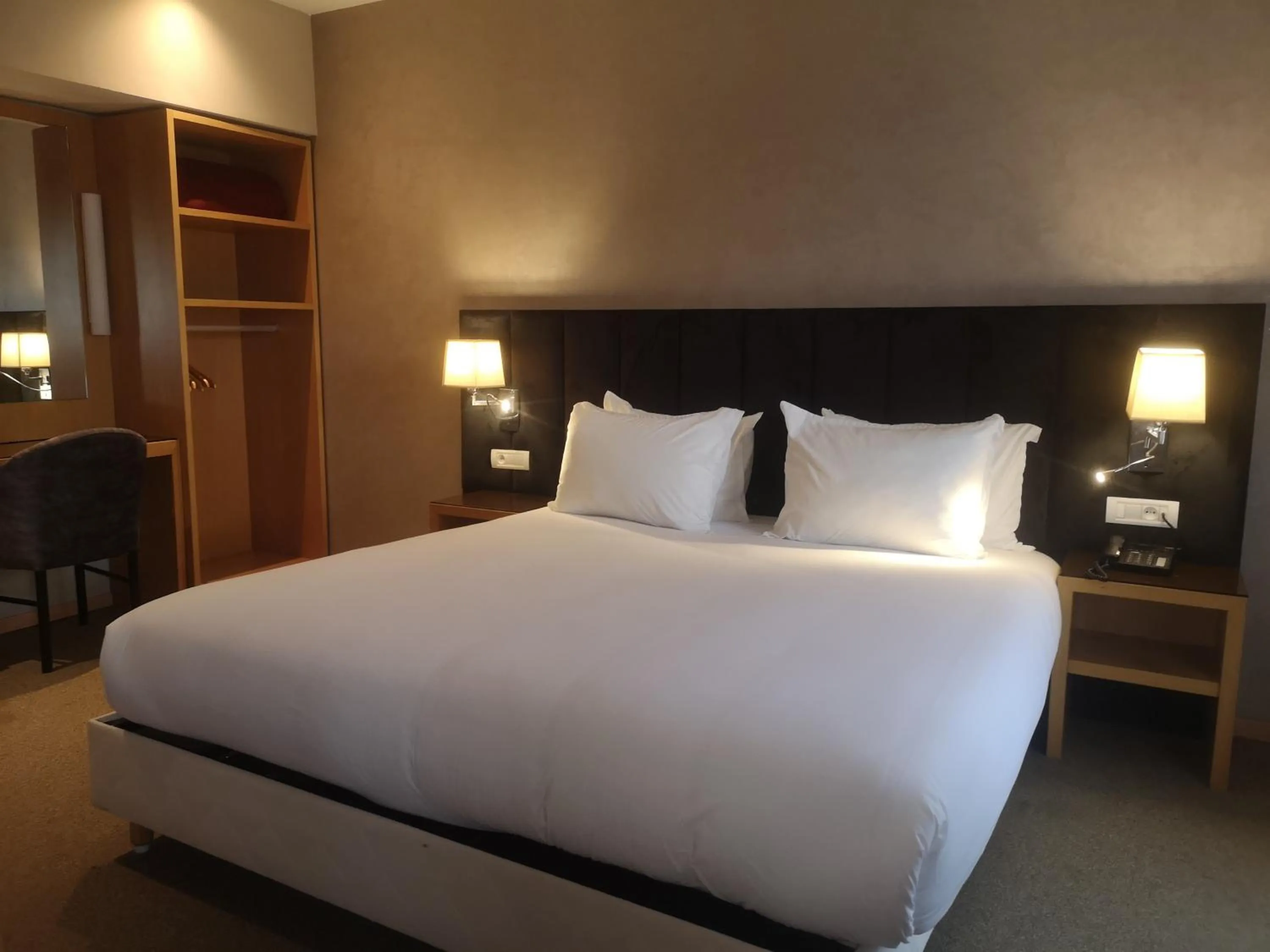 Bedroom, Bed in Annakhil Hotel