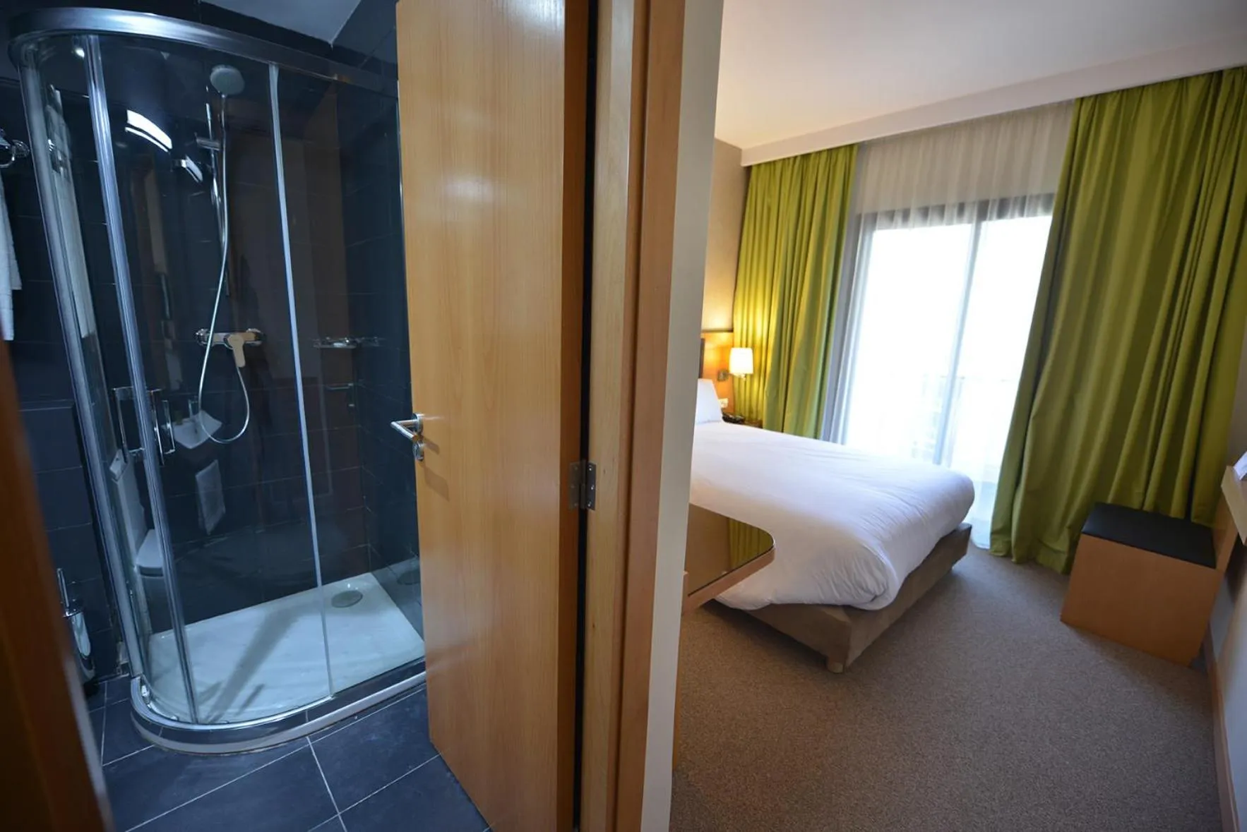 Shower, Bed in Annakhil Hotel