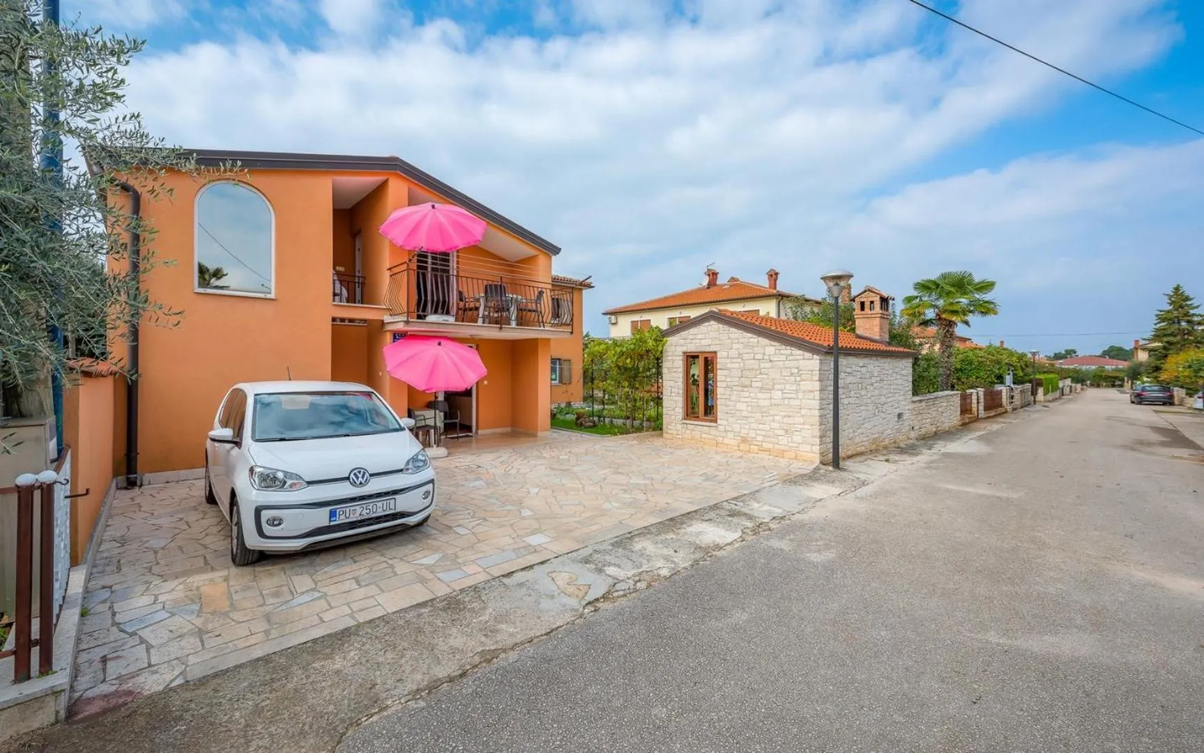 Property building in ALEKS house with apartments