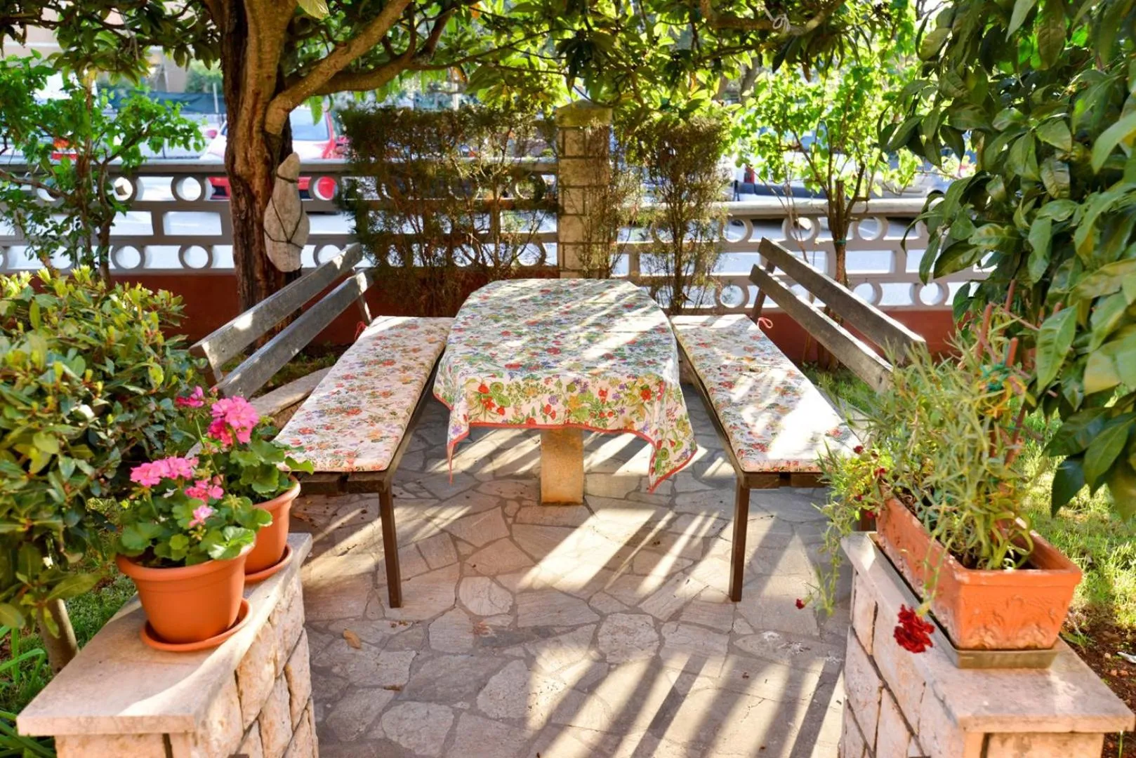 Patio in ALEKS house with apartments