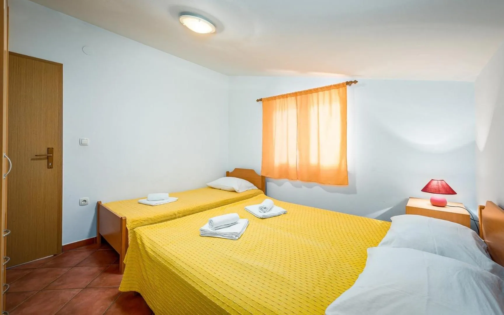 Bed in ALEKS house with apartments