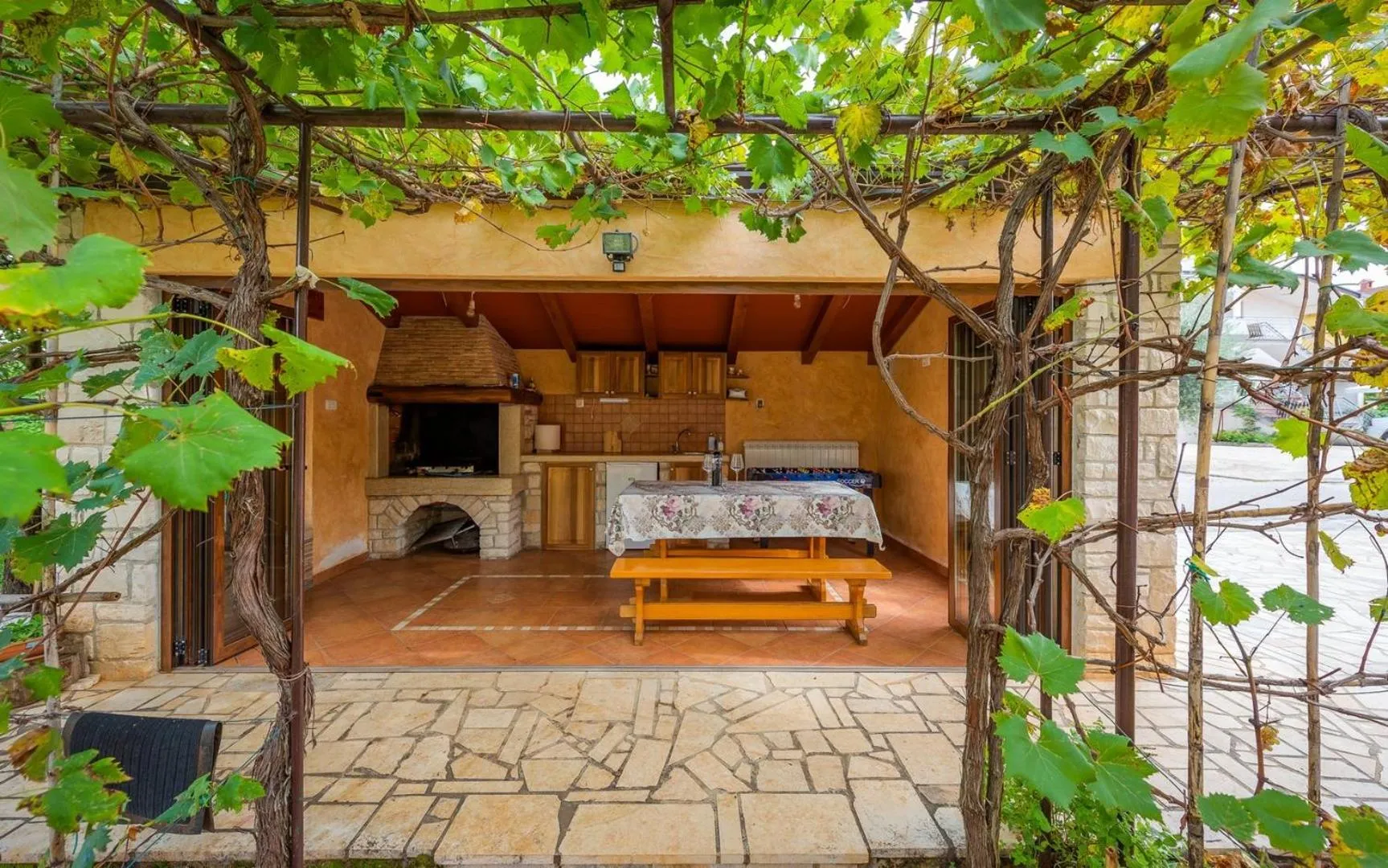 BBQ facilities in ALEKS house with apartments