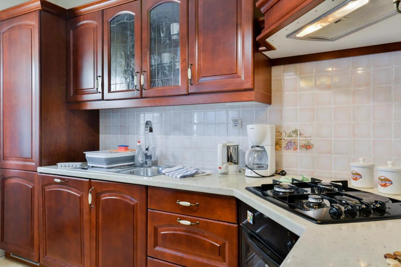 Kitchen or kitchenette in ALEKS house with apartments