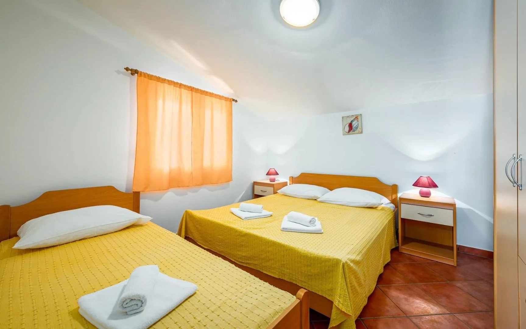 Bed in ALEKS house with apartments
