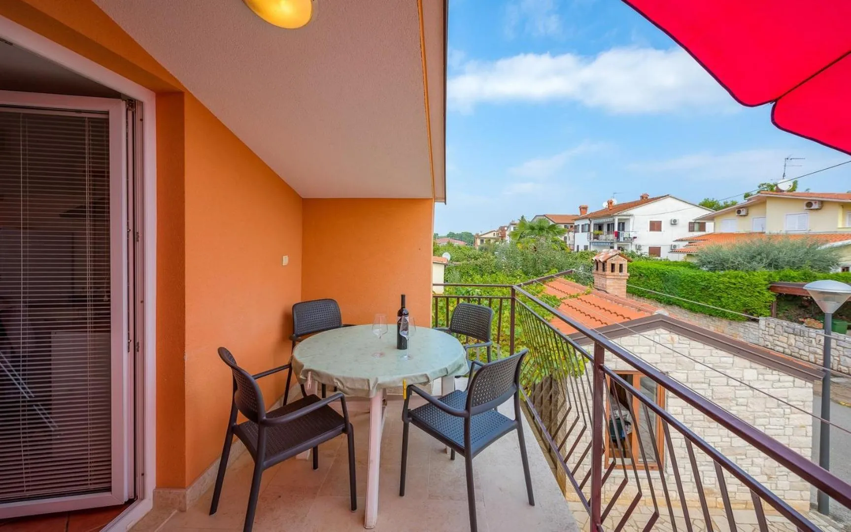 Balcony/Terrace in ALEKS house with apartments