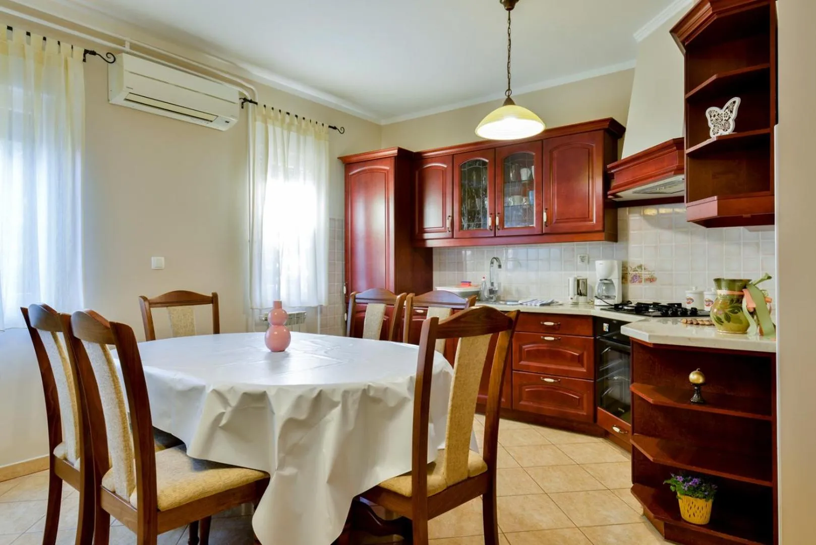 Kitchen or kitchenette in ALEKS house with apartments