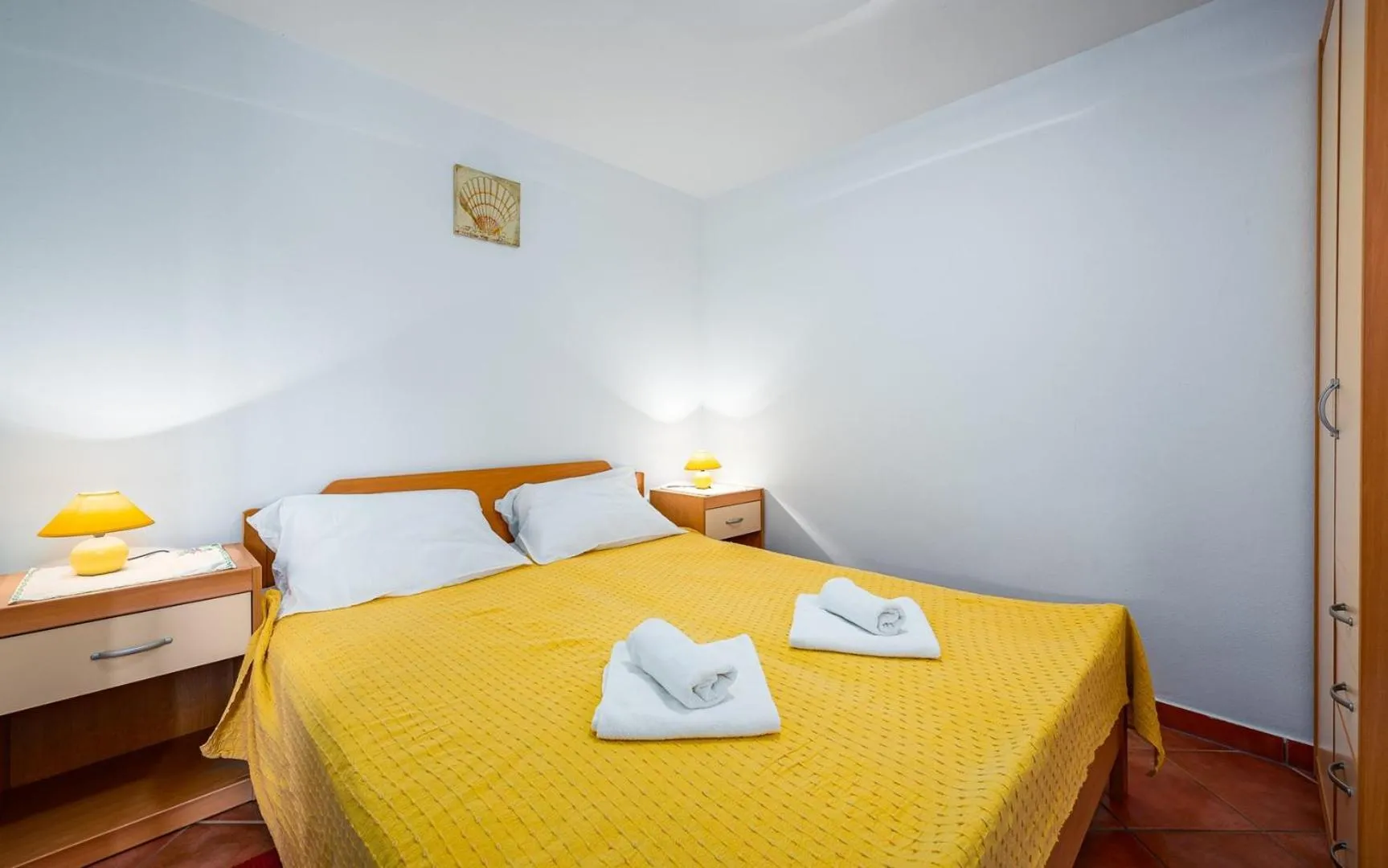 Bed in ALEKS house with apartments