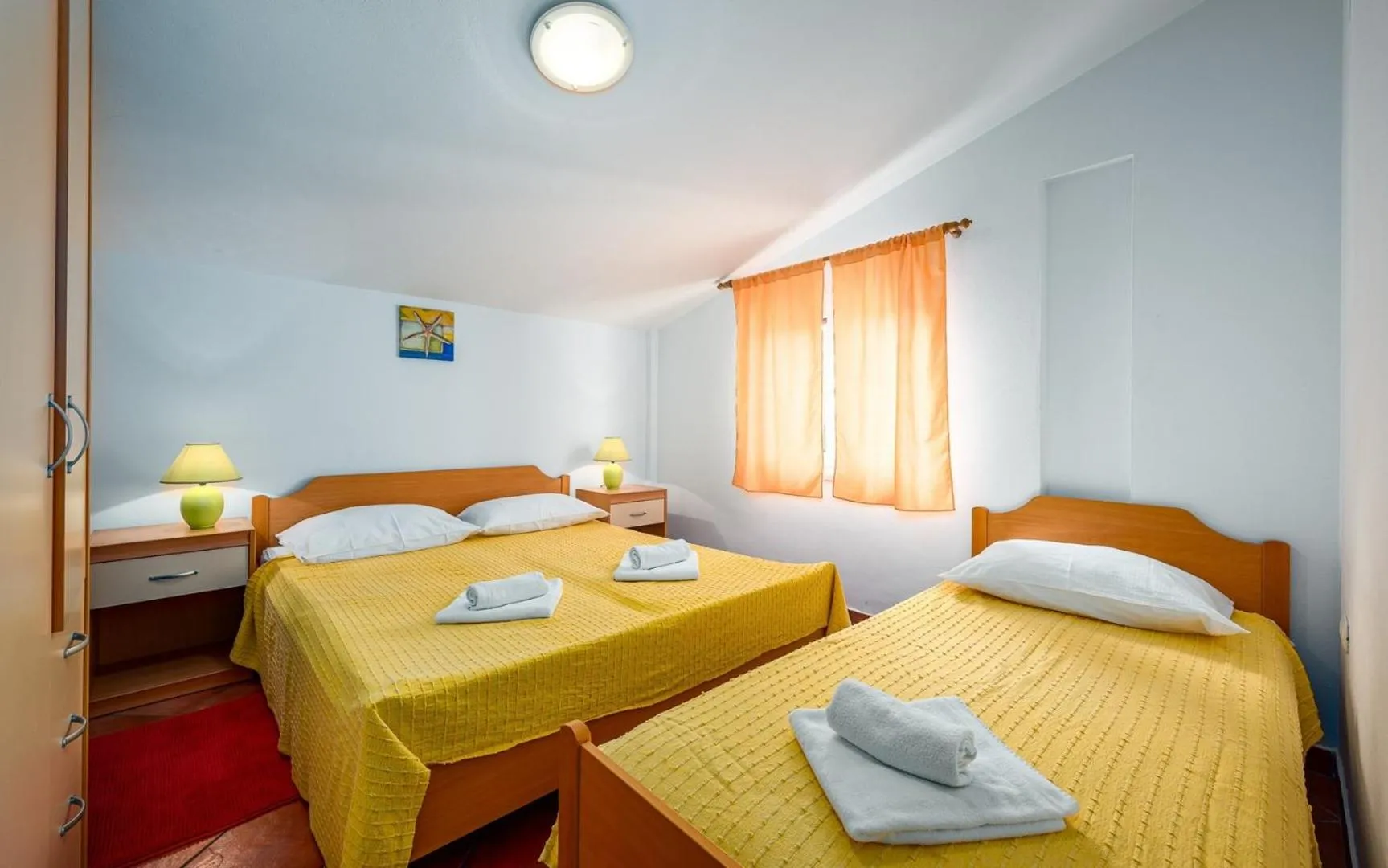 Bed in ALEKS house with apartments