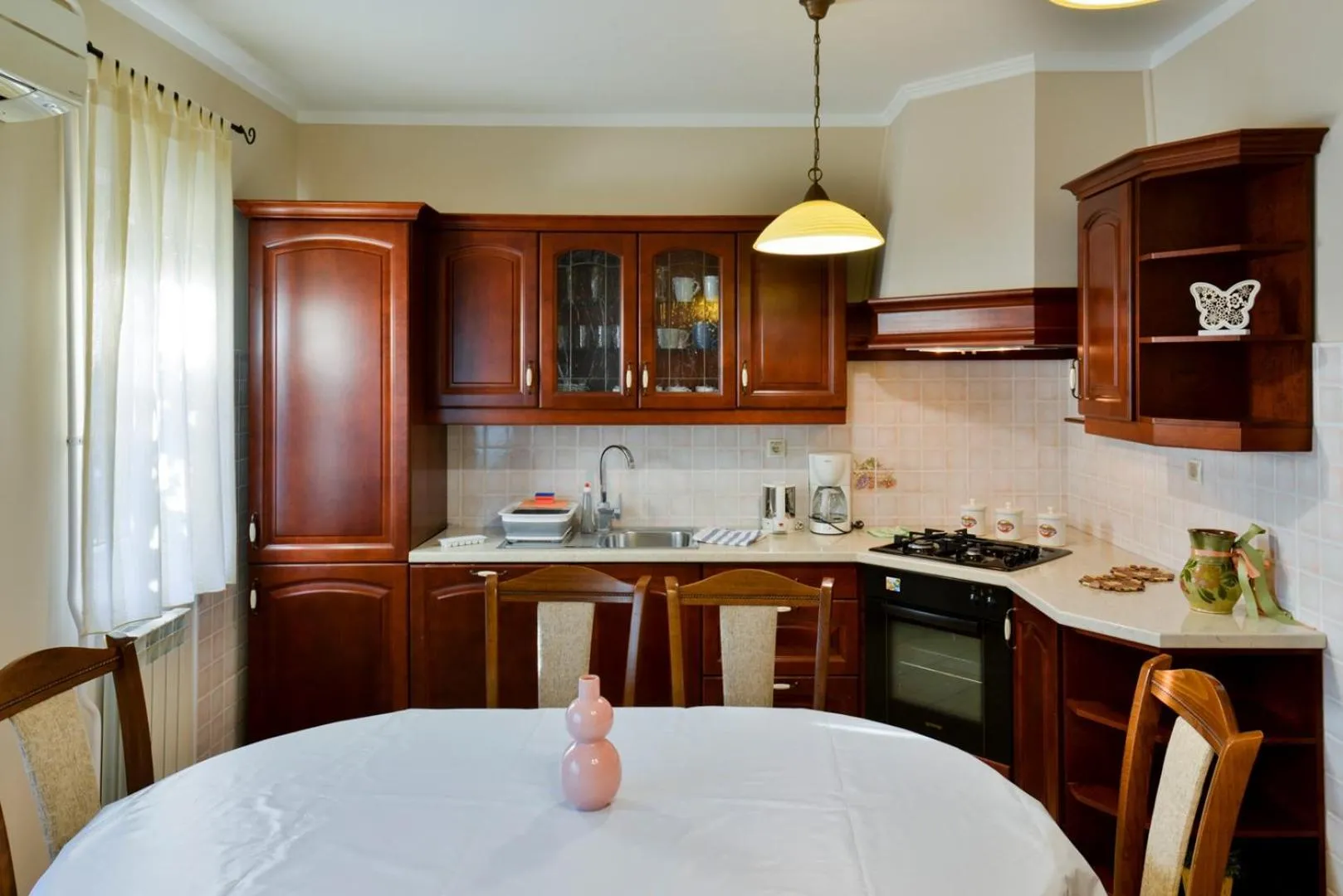 Kitchen or kitchenette in ALEKS house with apartments