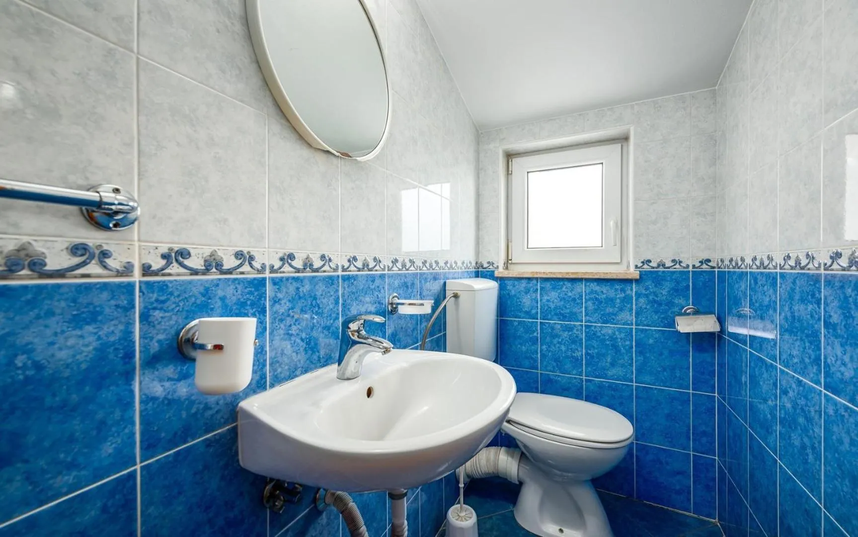 Toilet in ALEKS house with apartments