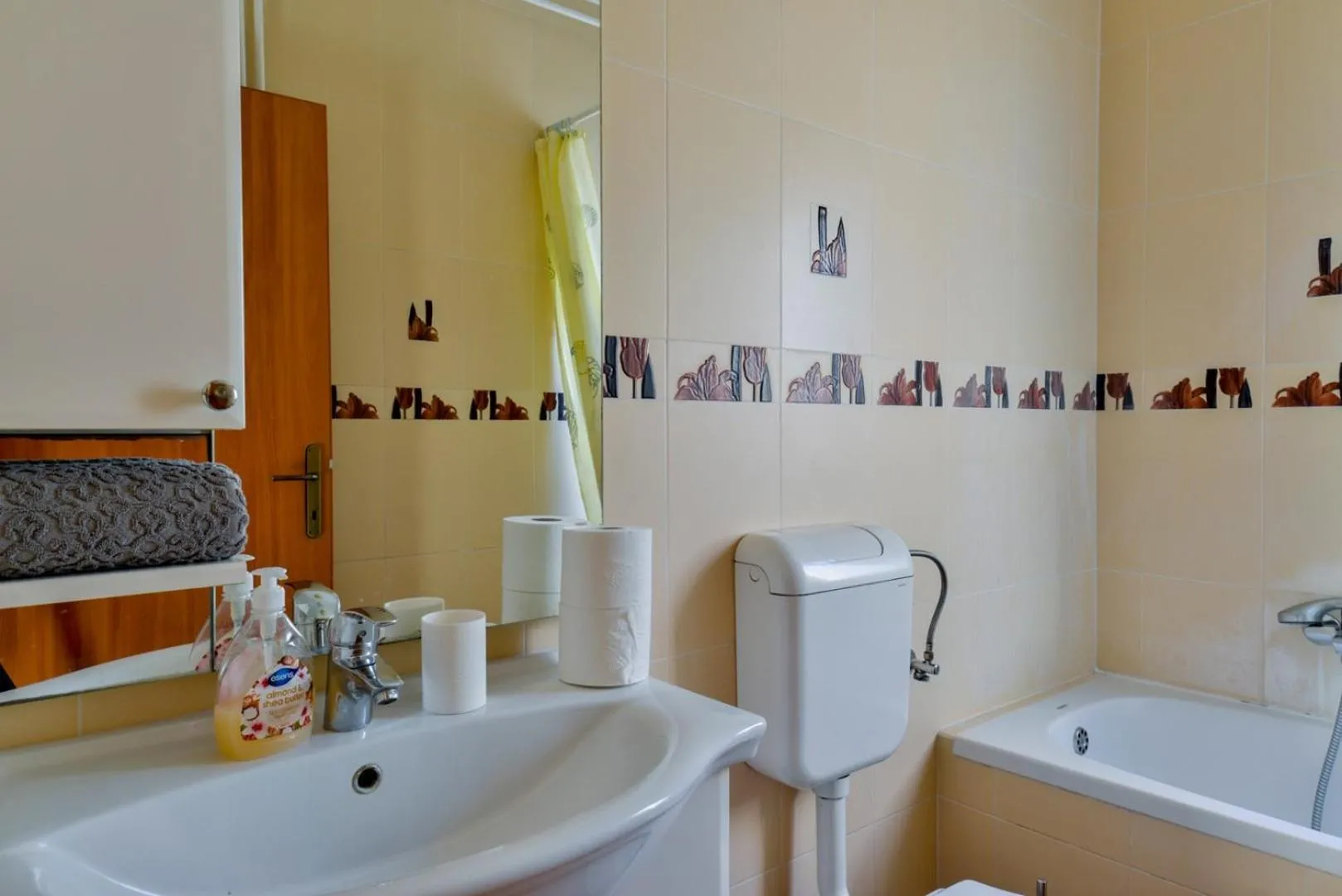 Bathroom in ALEKS house with apartments