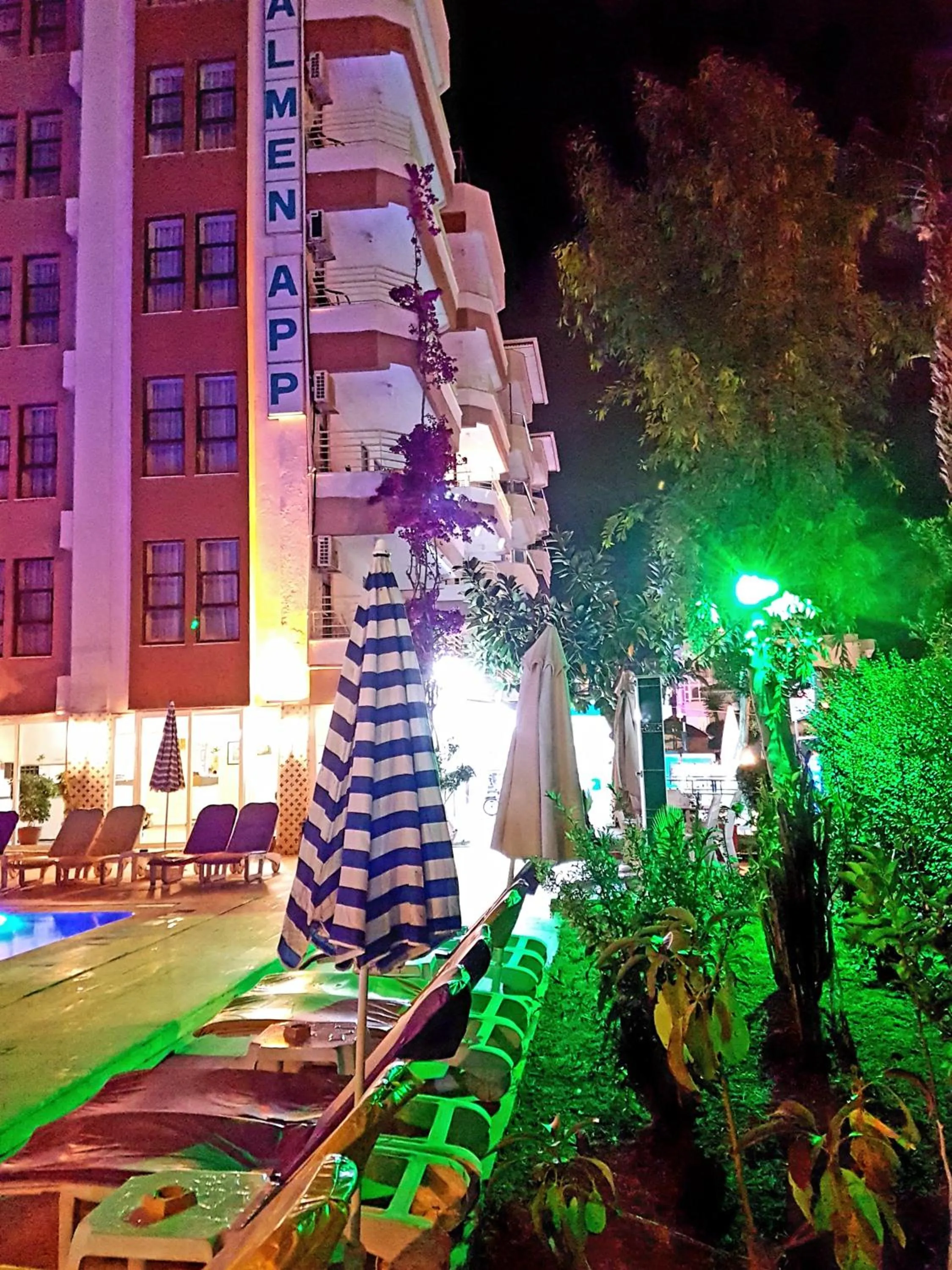 Facade/entrance in Palmen Apart Hotel