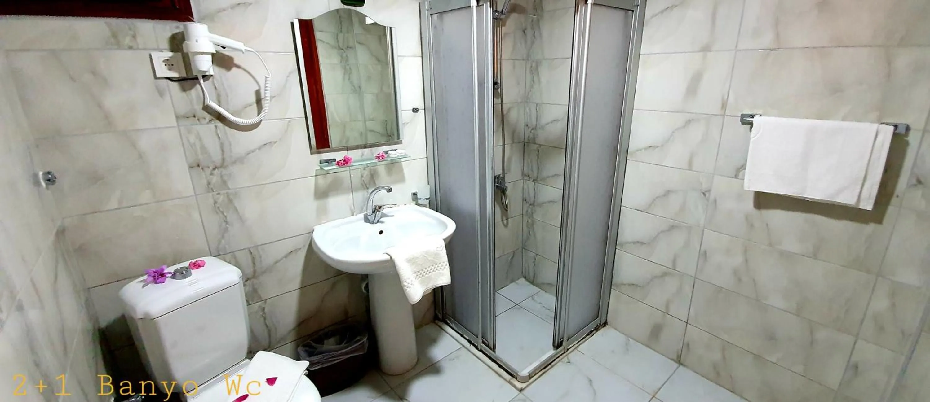 Bathroom in Palmen Apart Hotel