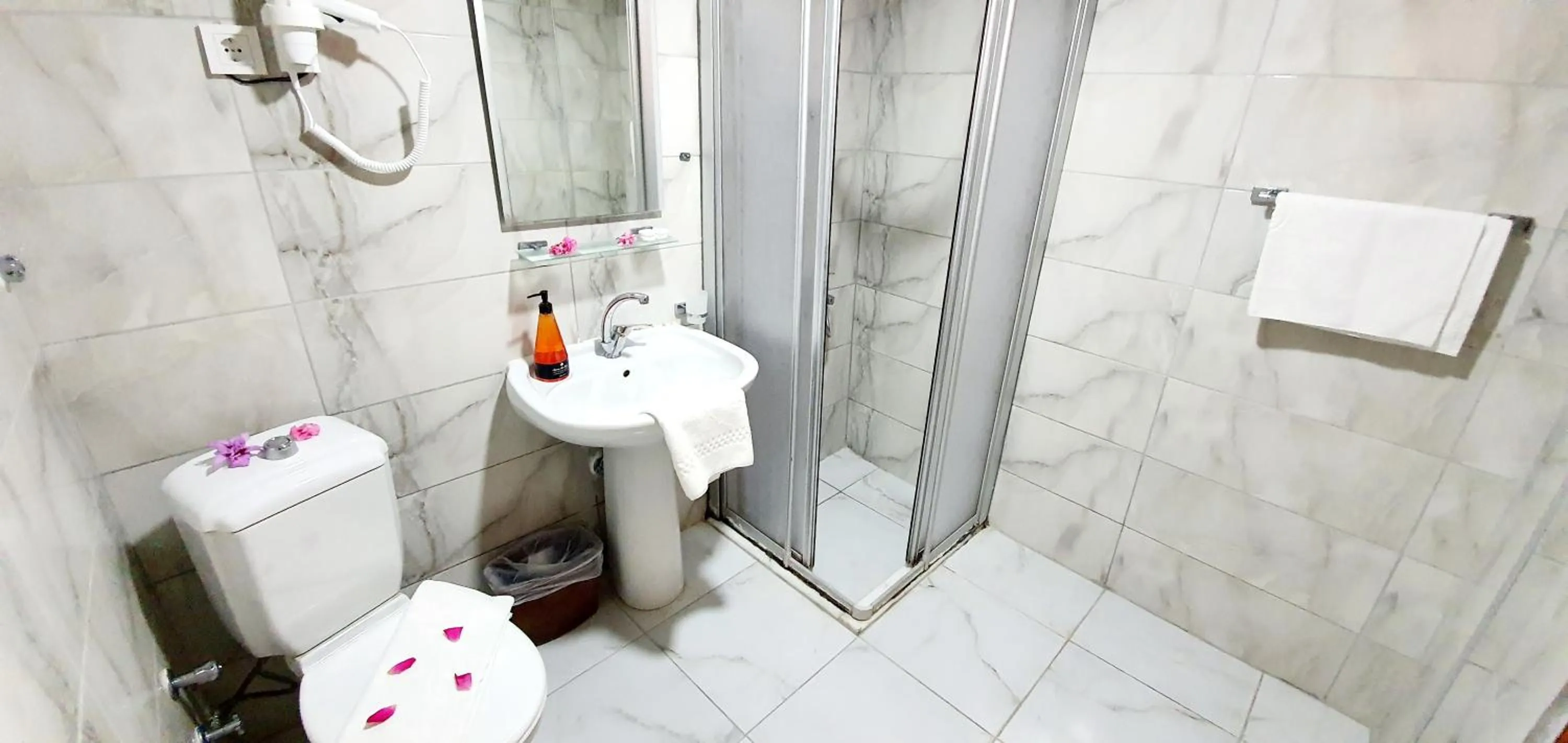 Bathroom in Palmen Apart Hotel