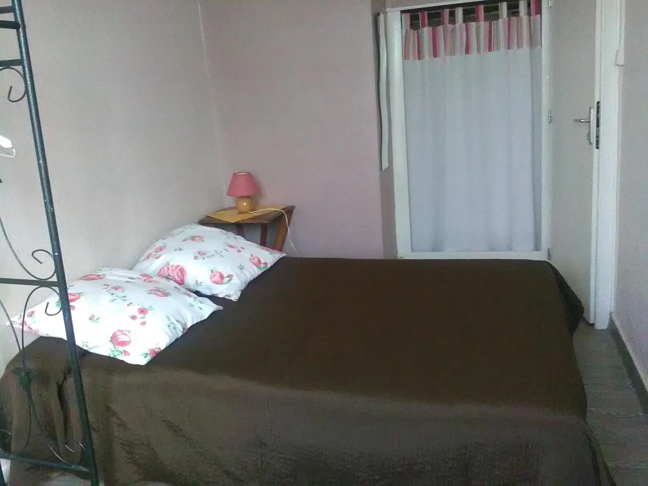 Bedroom, Bed in Le Parisien