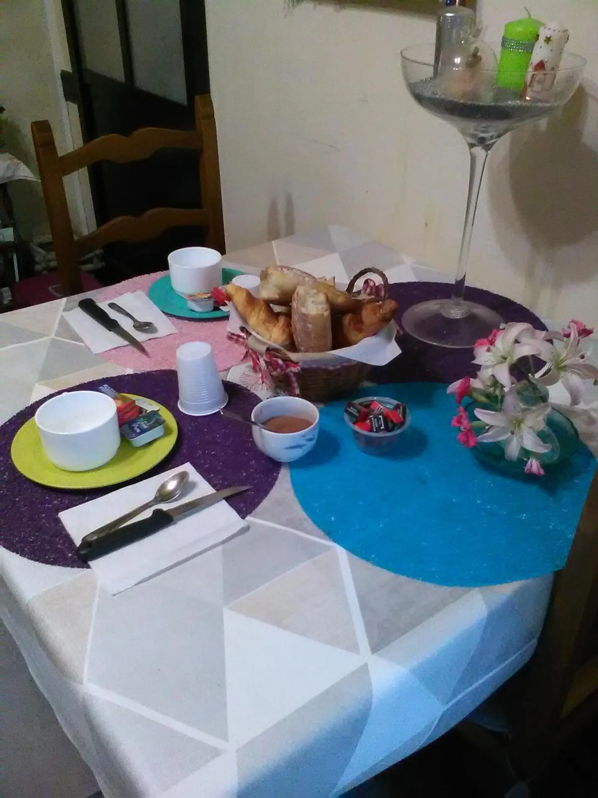 Continental breakfast in Le Parisien