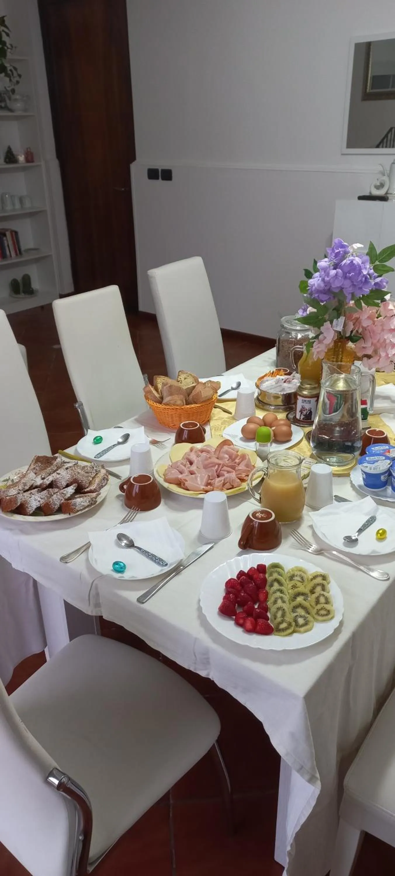 Food and drinks in B&B BOUTIQUE DI CHARME "ETNA-RELAX-NATURA"