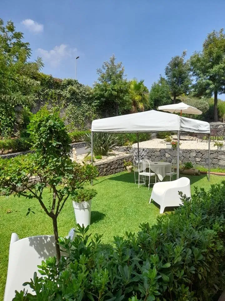 Spring in B&B BOUTIQUE DI CHARME "ETNA-RELAX-NATURA"