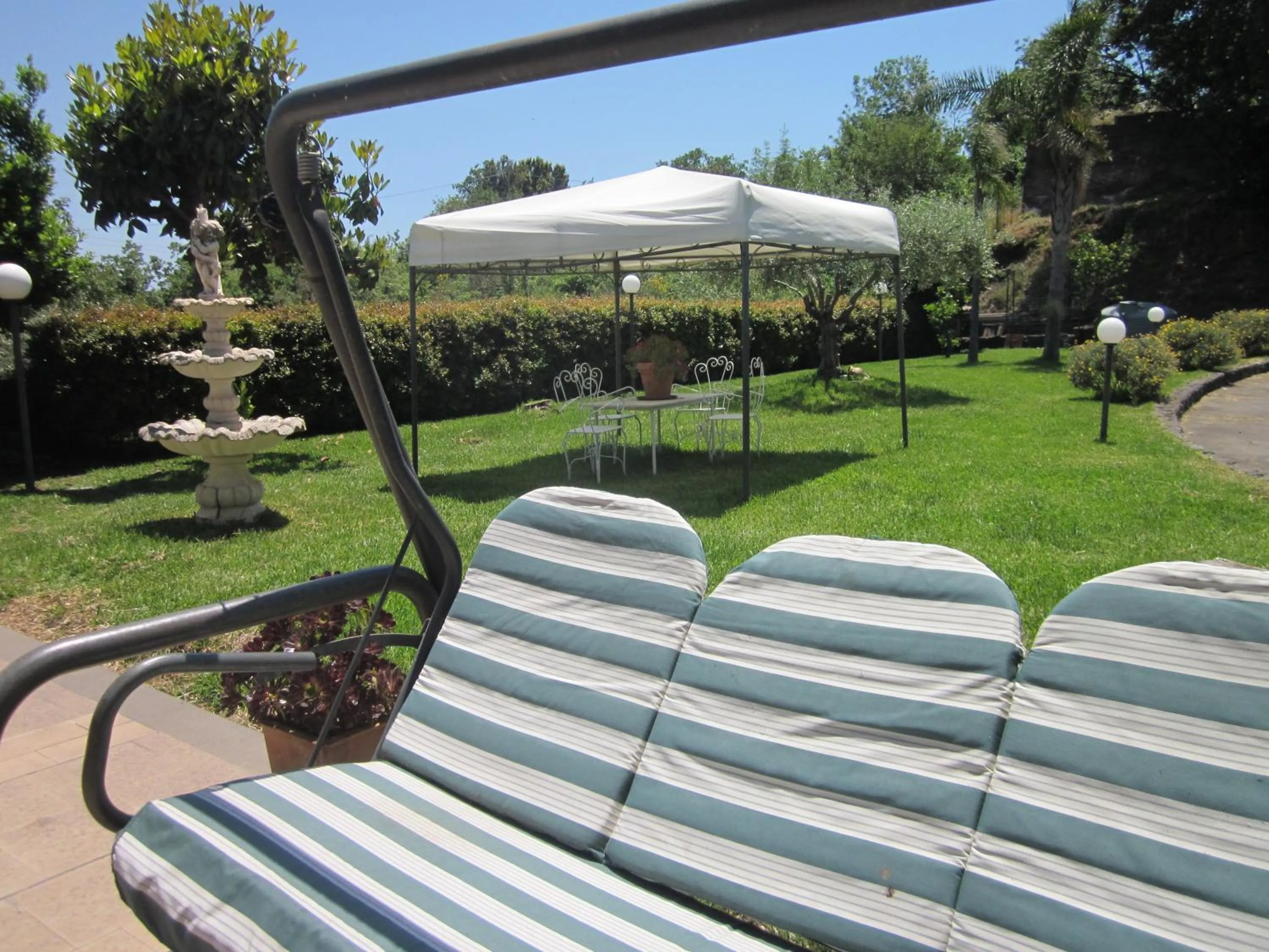 Garden in B&B BOUTIQUE DI CHARME "ETNA-RELAX-NATURA"
